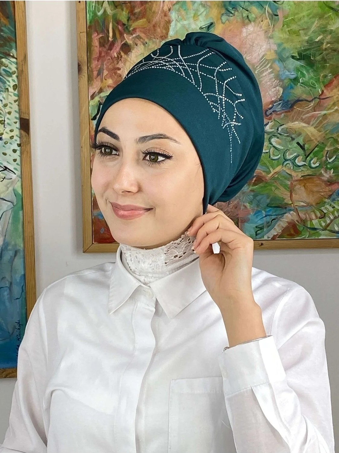 Butik Ambar Taç Model Taşlı Petrol Yeşili Bone görsel 3