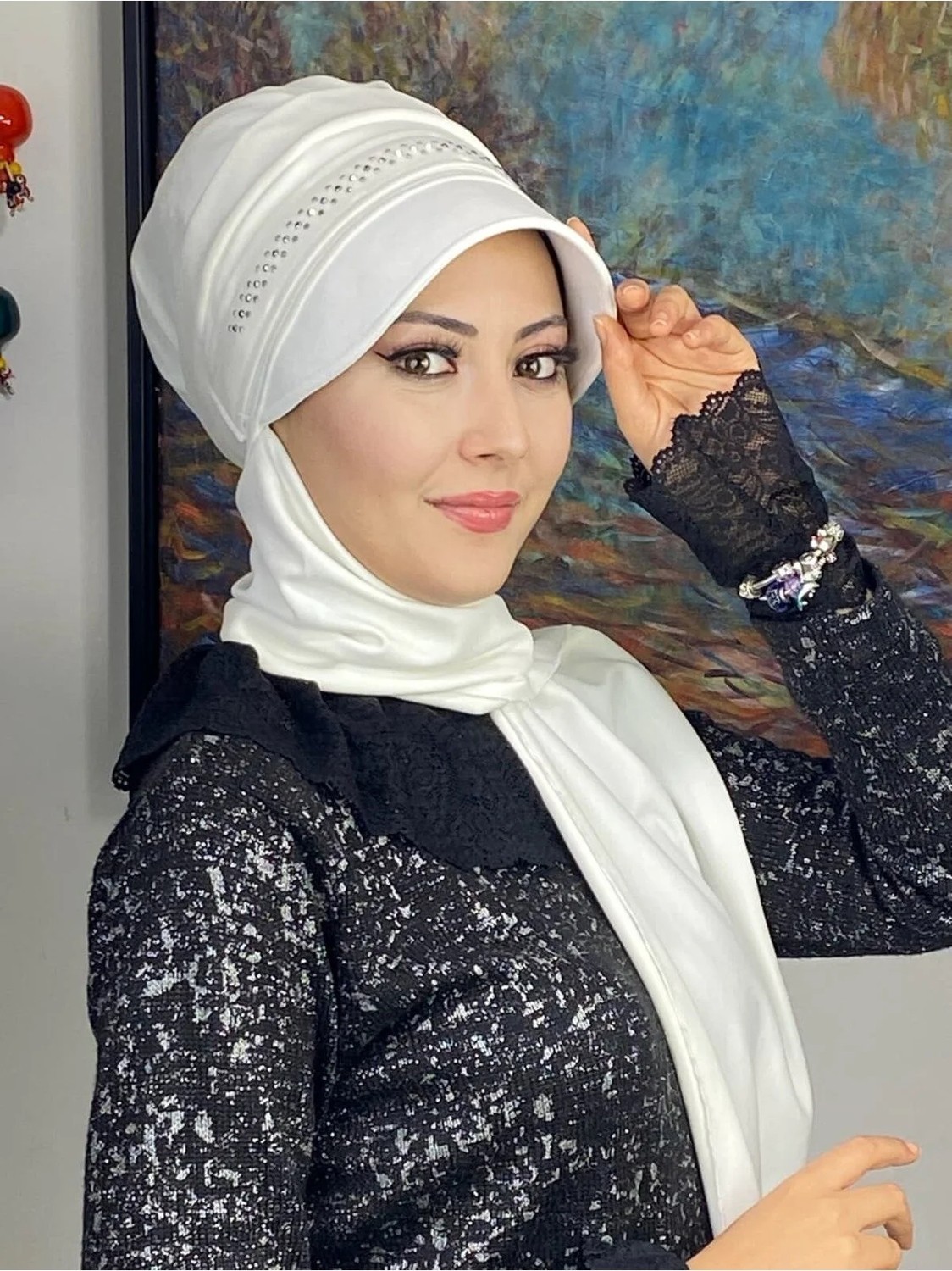 Butik Ambar 3 Sıra Beyaz Kare Taş Detaylı Baharlık Şapka görsel 3