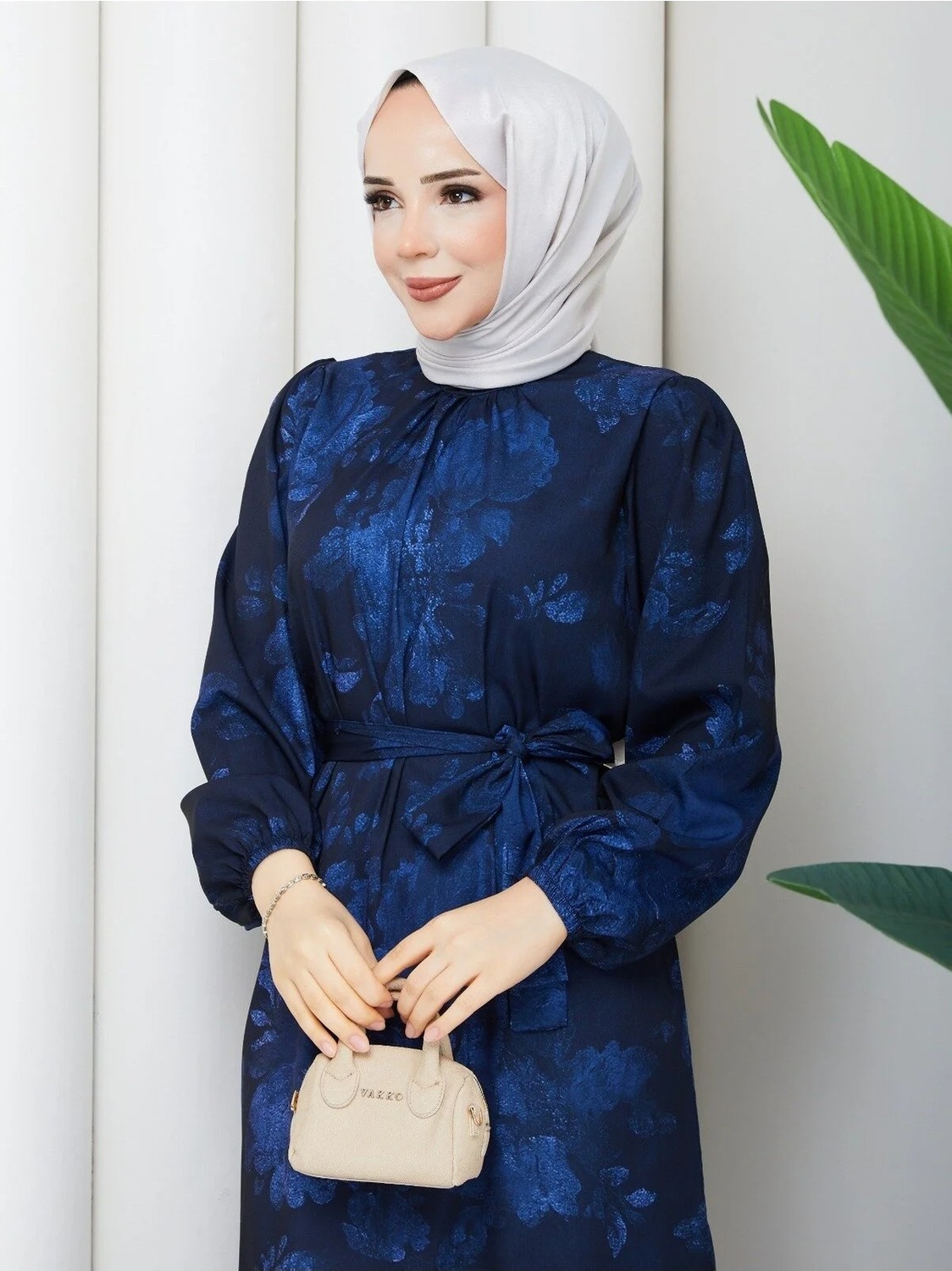 Exit Collection Kadın Uzun Tesettür Şık Elbise - Kemerli Cesika Kumaş Baskı Desenli Tesettür Elbise Uzun Kollu 140CM Uzunluğunda görsel 7