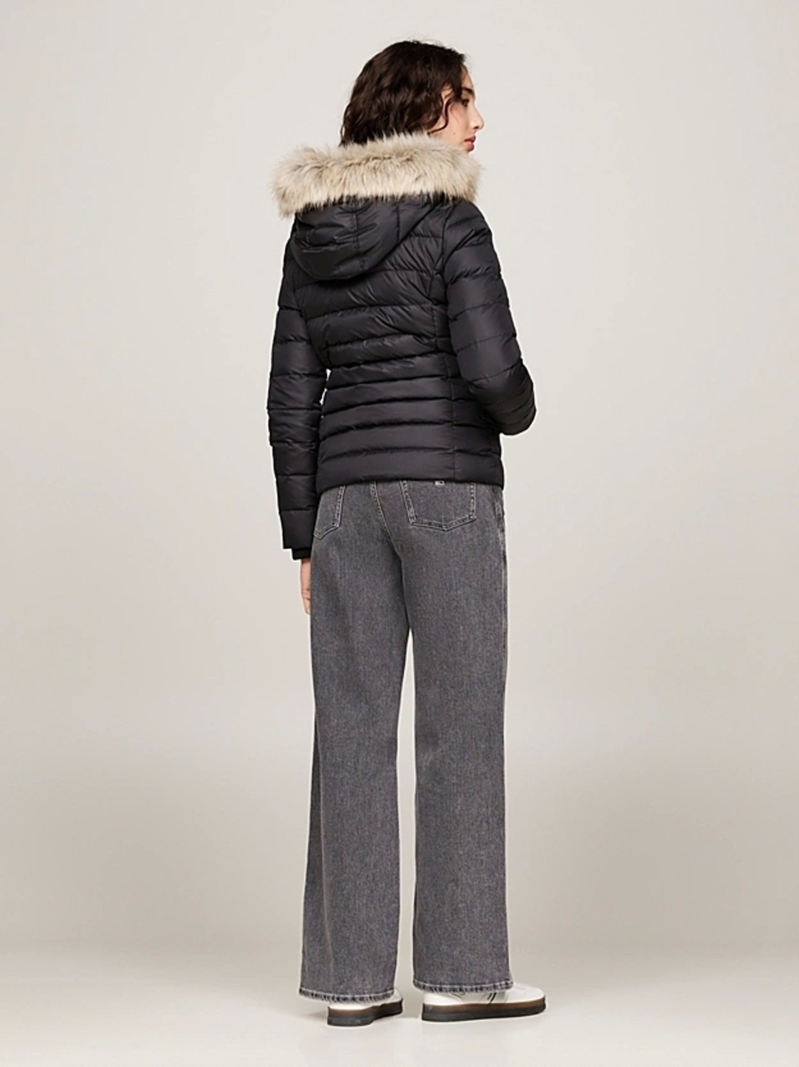 Tommy Hilfiger Kadın / Kız Marka Logolu Kapüşonlu Şık Görünümlü Full Fermuarlı Günlük Kullanıma Uygun Siyah Mont DW0DW18312-BDS görsel 5
