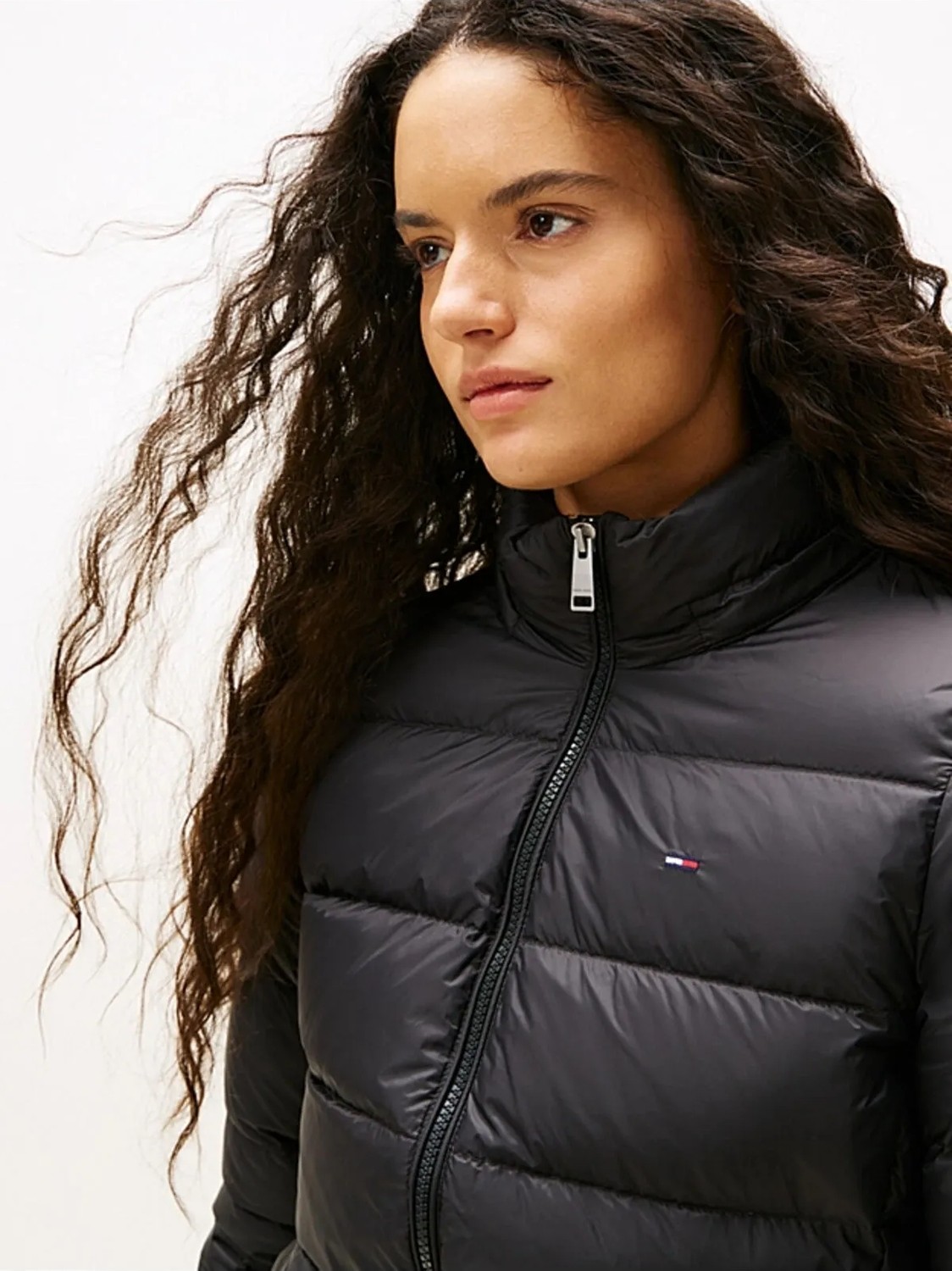 Tommy Hilfiger Kadın / Kız Marka Logolu Kapüşonlu Şık Görünümlü Full Fermuarlı Günlük Kullanıma Uygun Siyah Mont DW0DW18312-BDS görsel 6