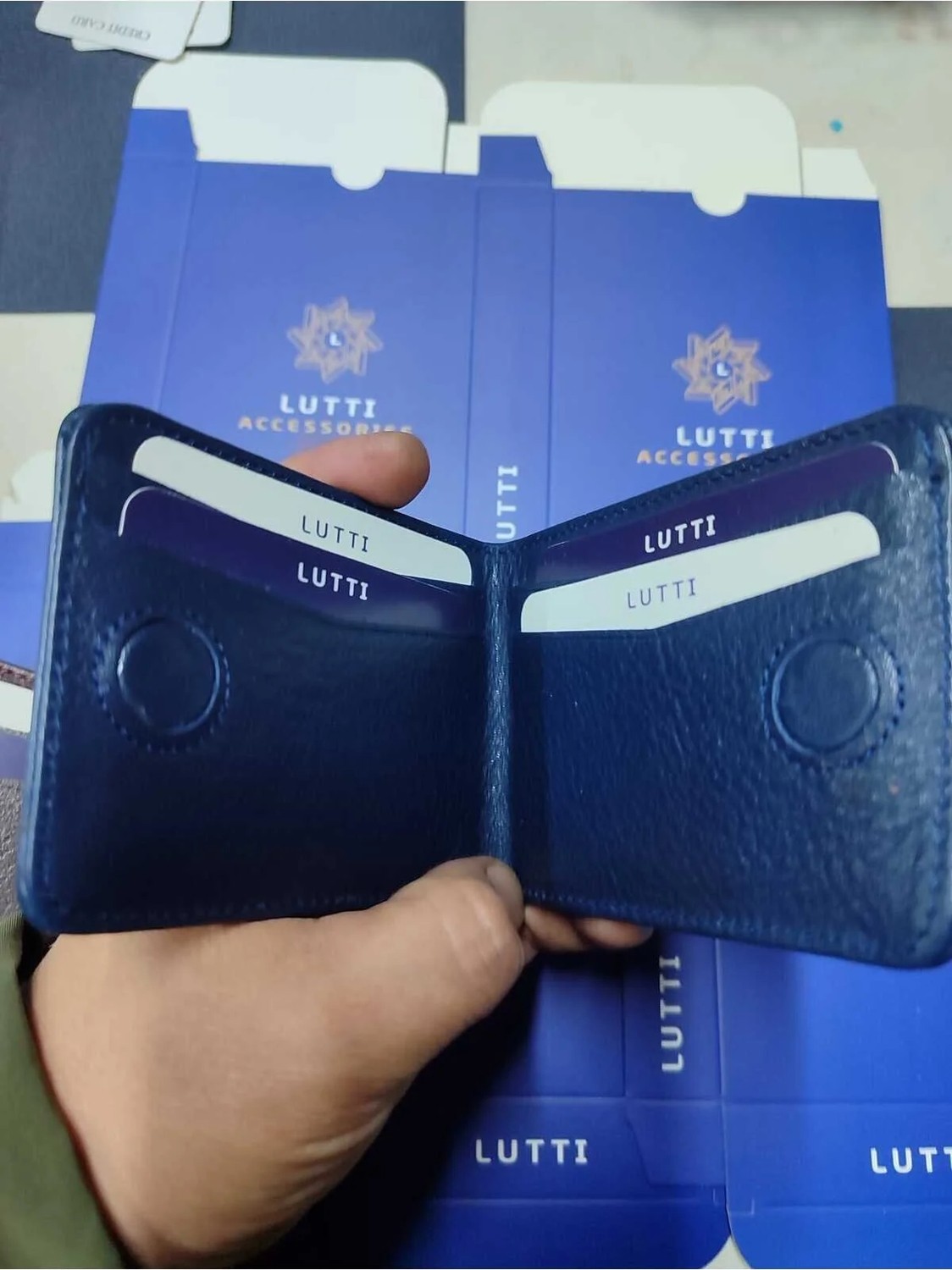 Lutti Hakiki Deri Mıknatıslı Yatay Model Kartlık görsel 2