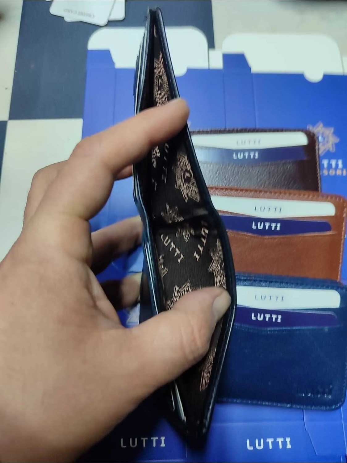 Lutti Hakiki Deri Mıknatıslı Yatay Model Kartlık görsel 3