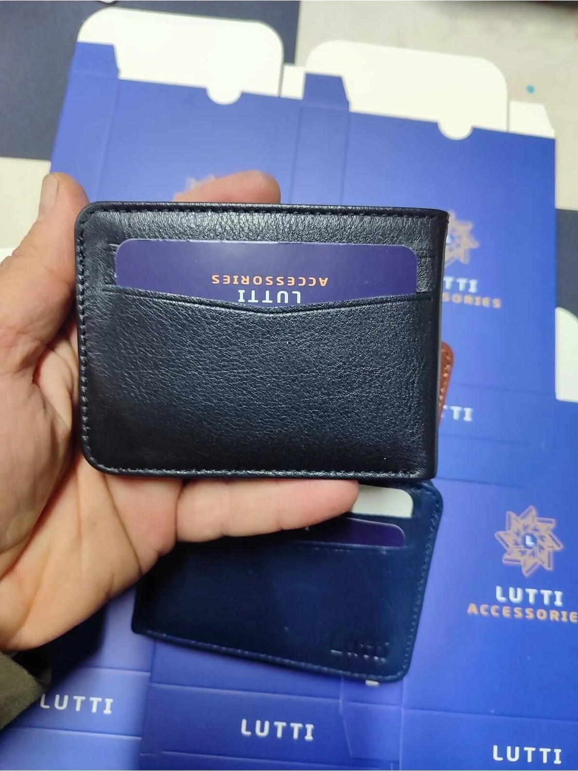 Lutti Hakiki Deri Mıknatıslı Yatay Model Kartlık görsel 4