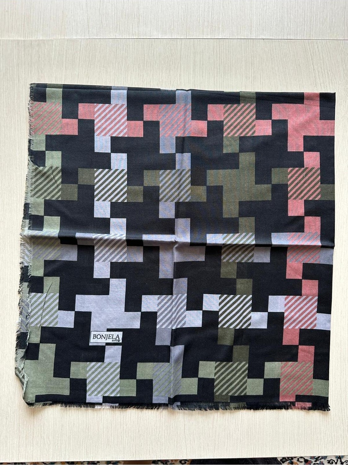 Bonjela Geometrik Desenli Kadın Eşarp, Modern Şık Yumuşak Dokulu Günlük & Özel Gün Eşarp 95 x 95 cm