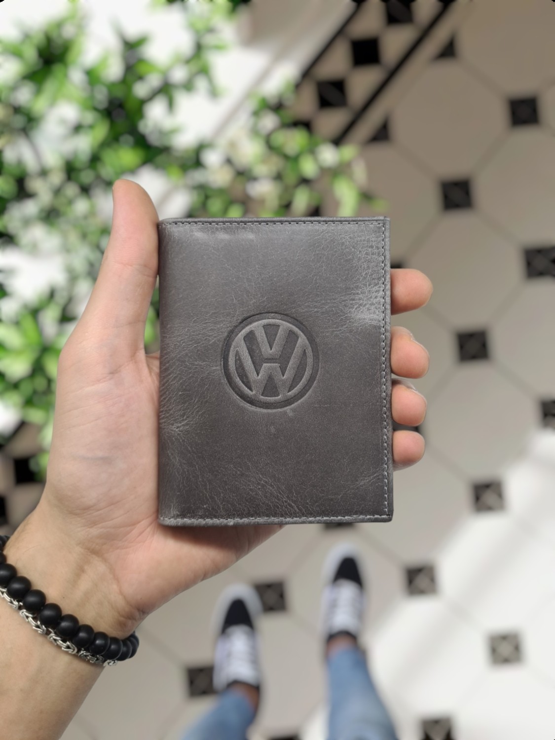 Visso Leather 1904 Volkswagen Logolu Deri Araç Ruhsat Kılıfı Isme Özel Çanta Erkek Kadın Modeli görsel 6