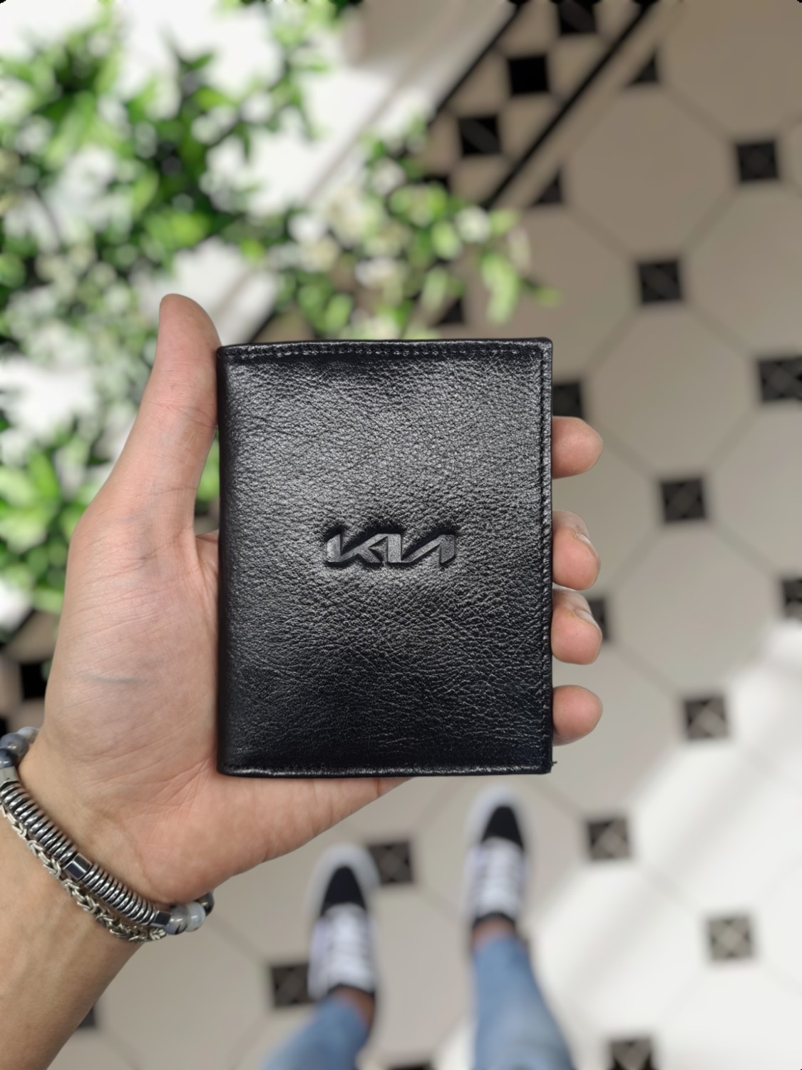 Visso Leather 1904 Kia Logolu Deri Araç Ruhsat Kılıfı- Cüzdanlı Ruhsat Kabı Isme Özel Çanta Erkek Kadın Kullanım görsel 3
