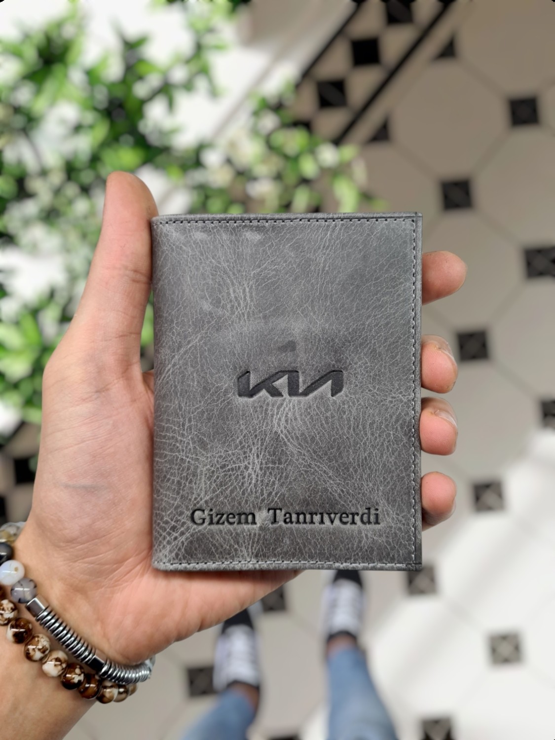 Visso Leather 1904 Kia Logolu Deri Araç Ruhsat Kılıfı- Cüzdanlı Ruhsat Kabı Isme Özel Çanta Erkek Kadın Kullanım görsel 8