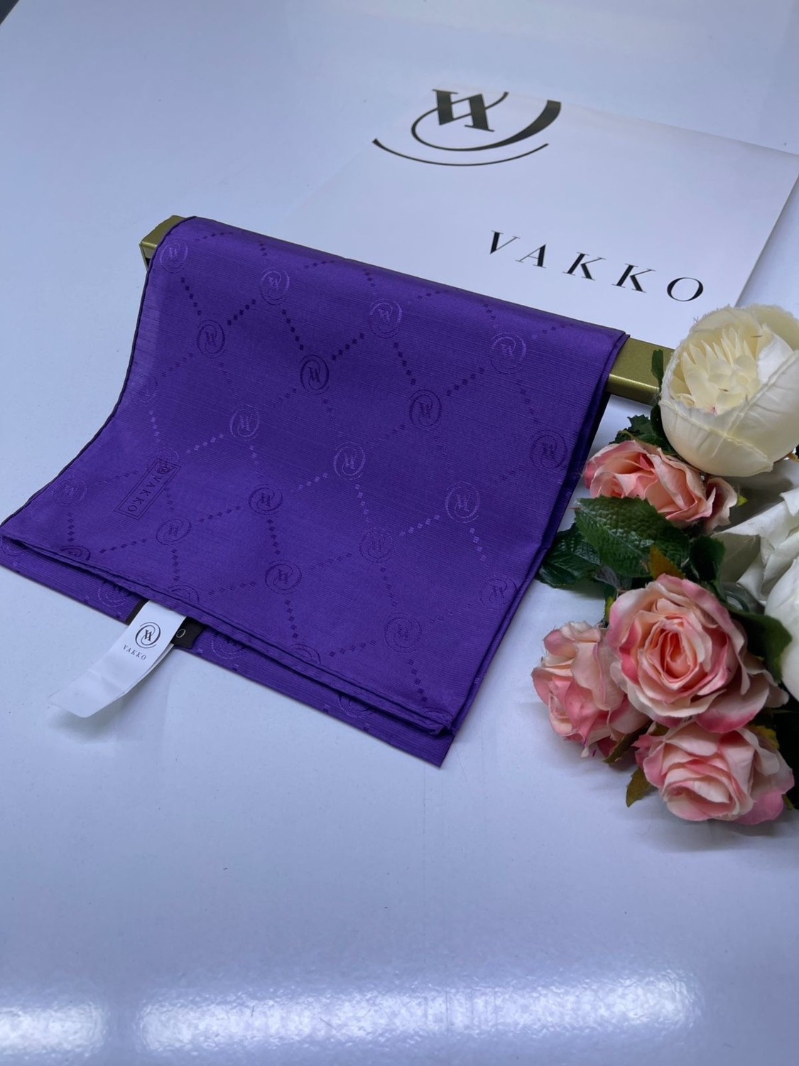 Vakko Twill Eşarp Lacivert - Ekru Desenli Yumuşak Kumaş Kadın Aksesuarı 90 x 90 cm
