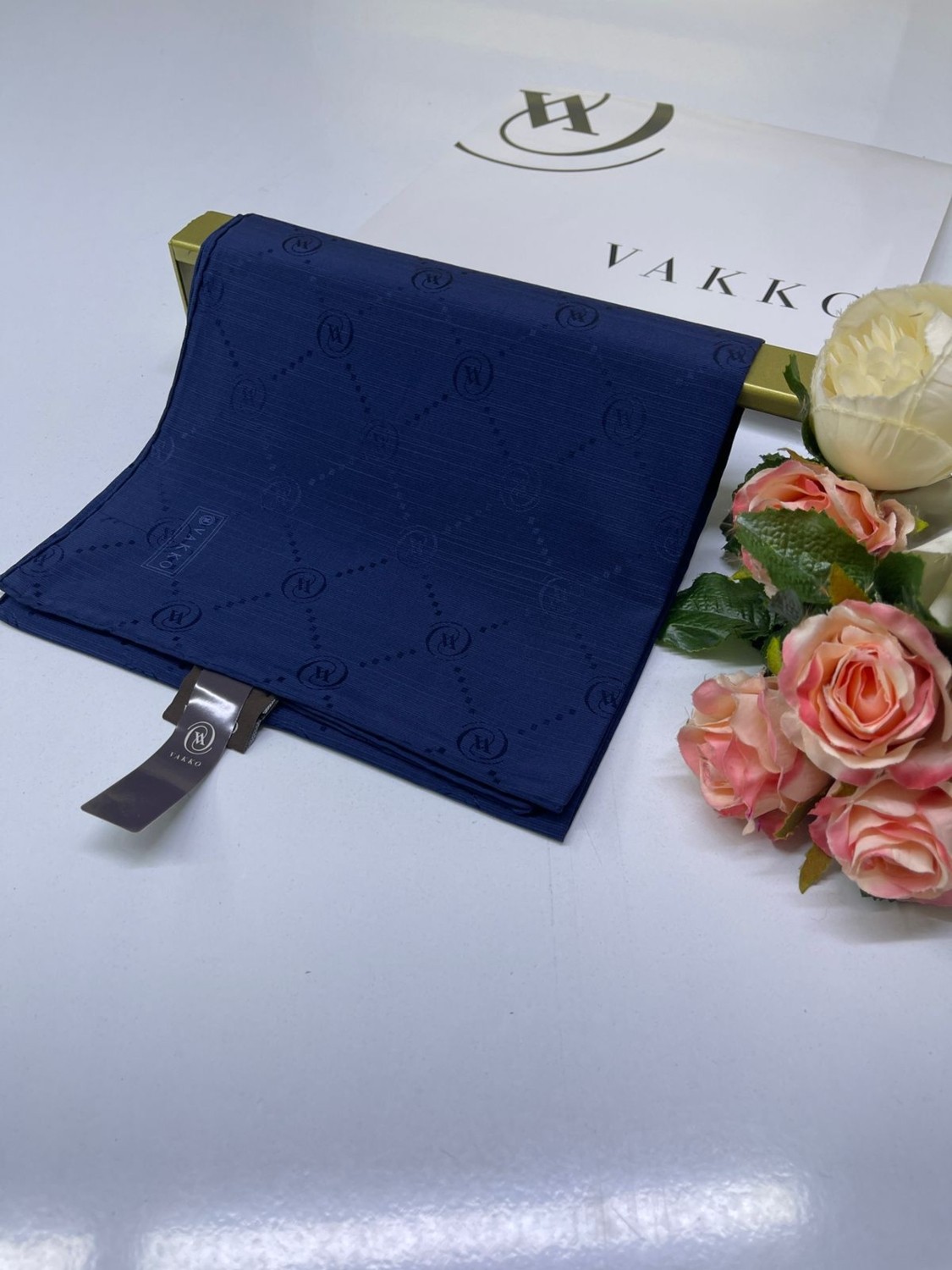 Vakko Twill Eşarp Lacivert - Ekru Desenli Yumuşak Kumaş Kadın Aksesuarı 90 x 90 cm