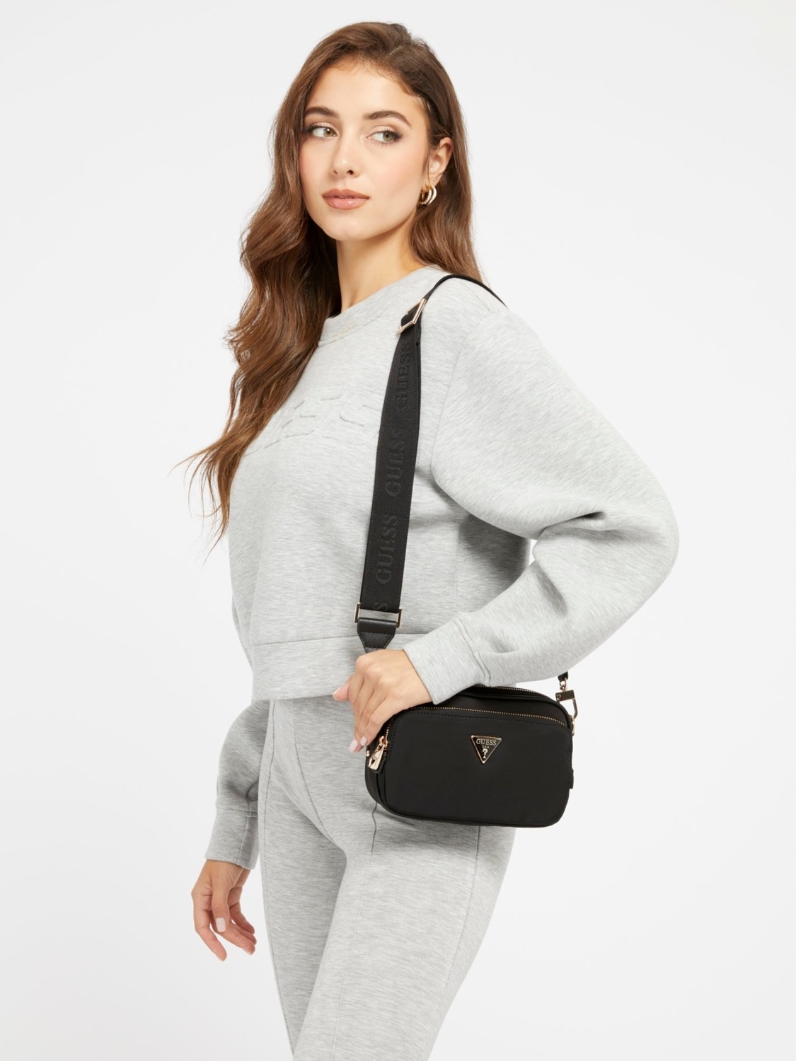 Guess Gemma Saffiano Mini Omuz Çantası Siyah Poliüretan Malzeme İle Şık Ve Ergonomik Tasarım