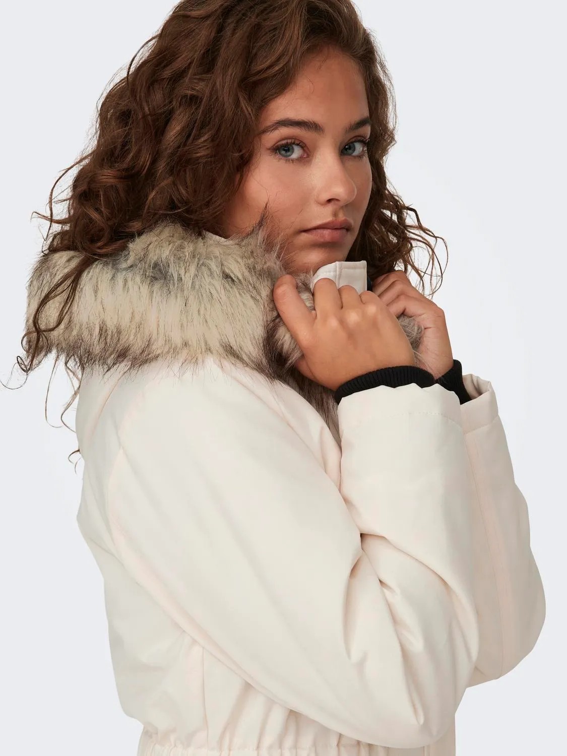 Only Kadın Kapüşonlu Ekru Parka Mont - 15304625 görsel 2