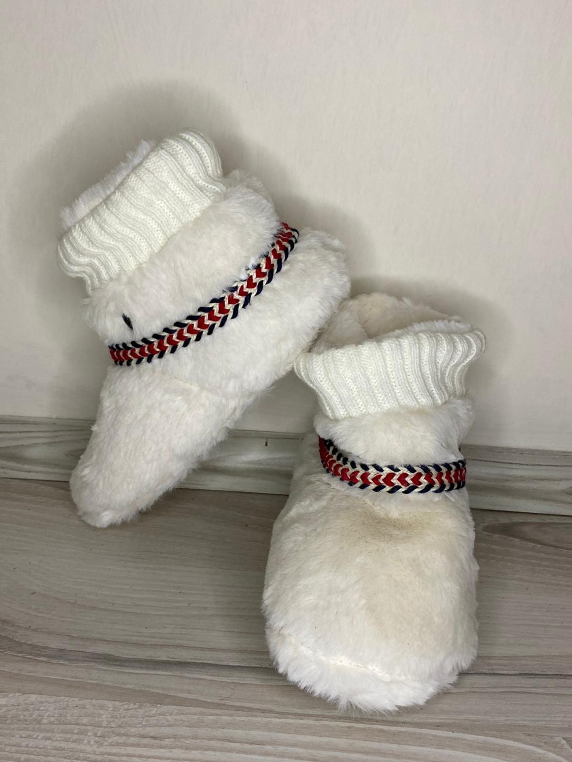 Alyaperfectpace Beyaz Tüylü Panduf görsel 3