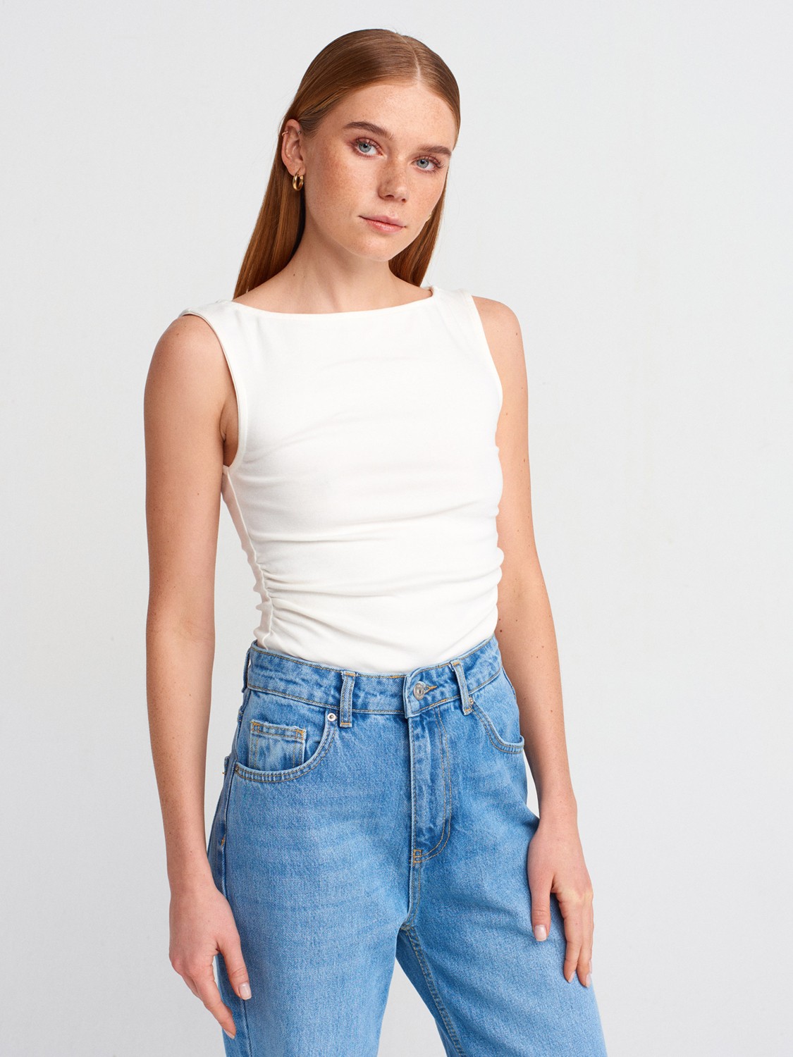Dilvin 31589 Büzgülü Kayık Yaka Top-Beyaz