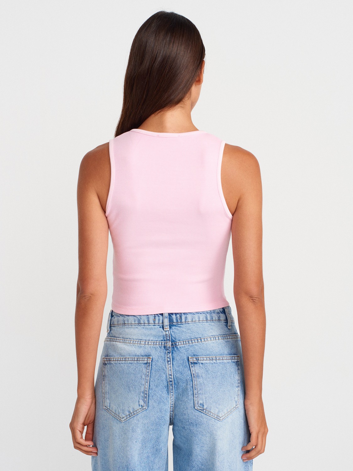 Dilvin 21005 Yıkama Efektli Kadın Crop Top Beyaz Kolsuz V Yaka Pamuklu Günlük Stil görsel 6
