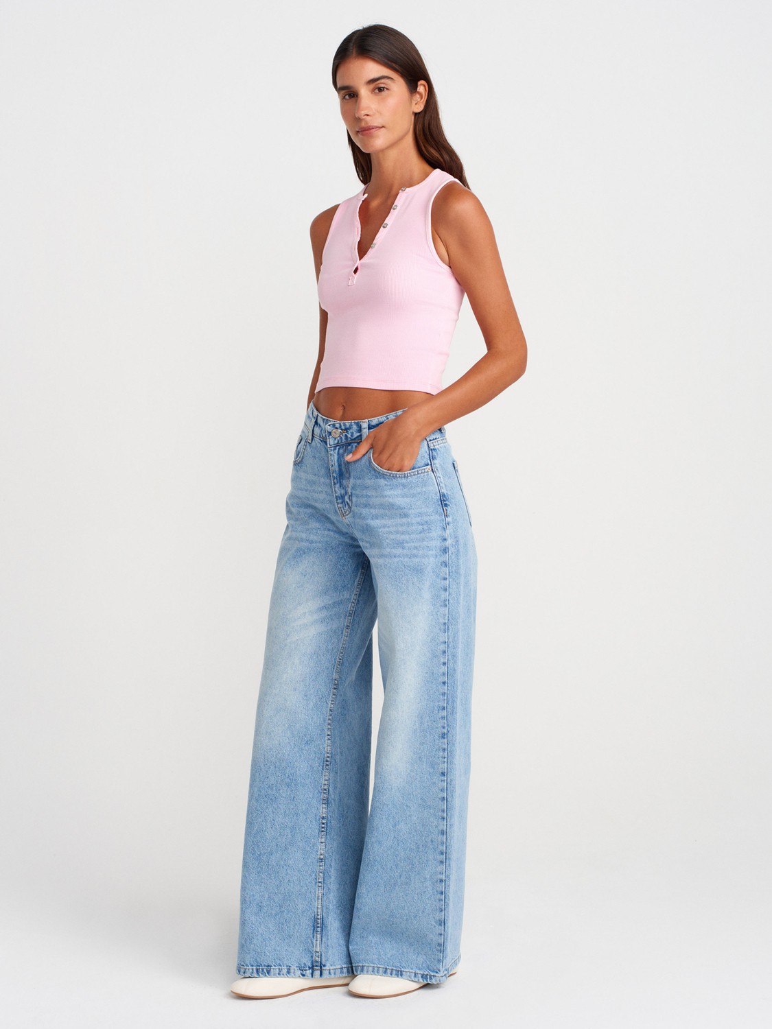 Dilvin 21005 Yıkama Efektli Kadın Crop Top Beyaz Kolsuz V Yaka Pamuklu Günlük Stil görsel 7