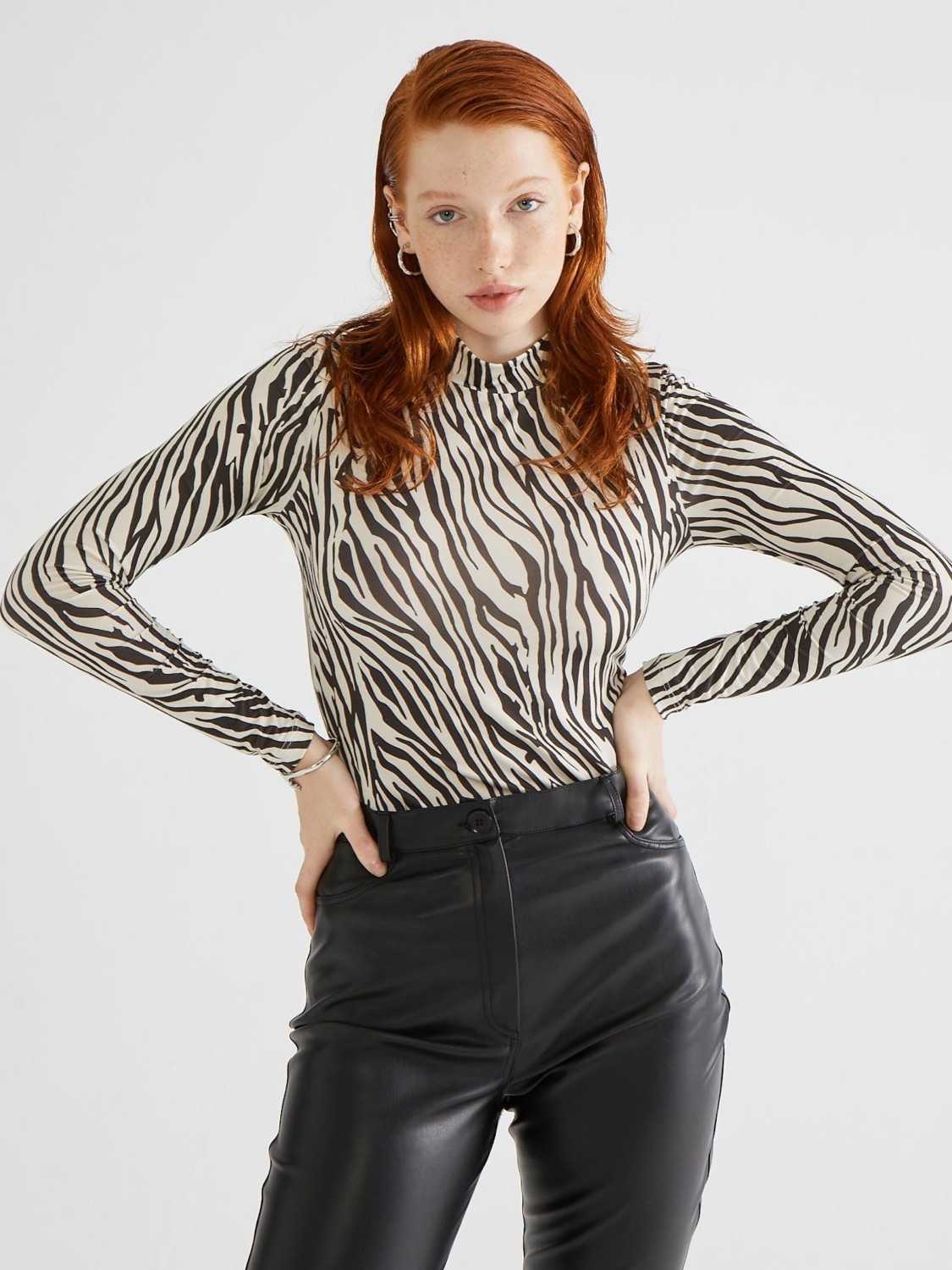 Juste Zebra Desen Boğazlı Siyah Body