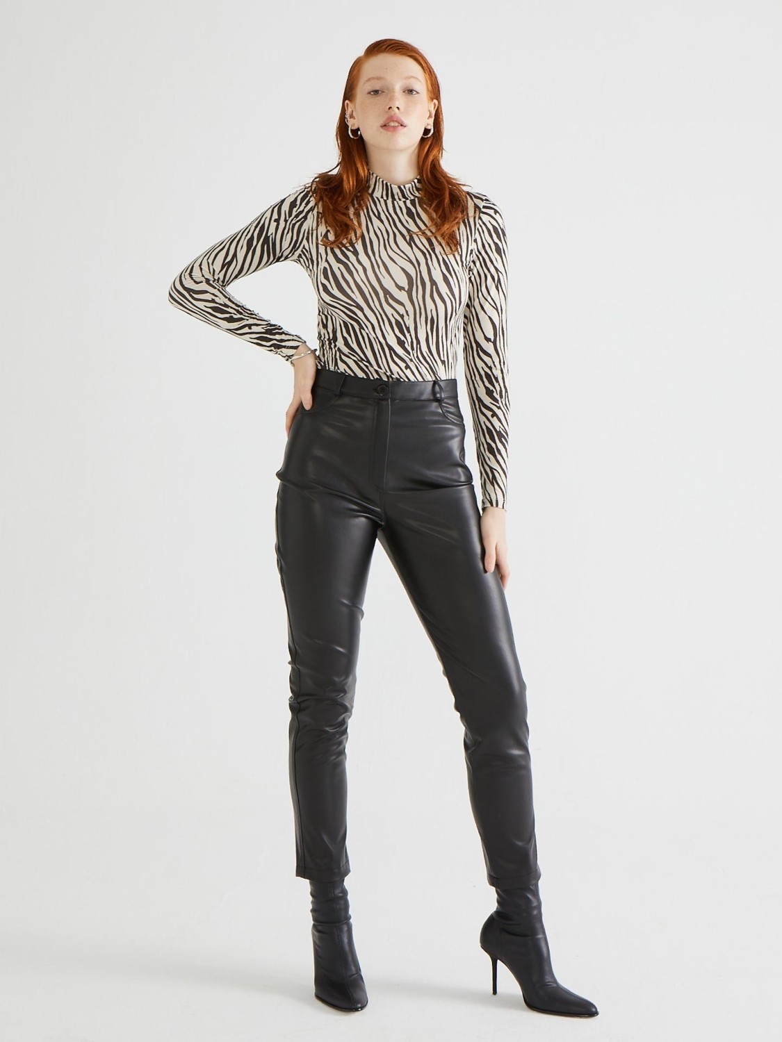 Juste Zebra Desen Boğazlı Siyah Body görsel 2
