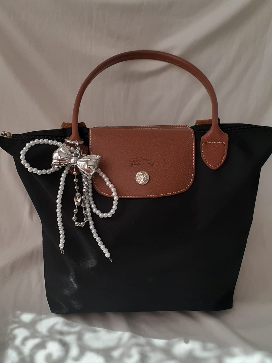 Bijouxuniques Fiyonklu Inci Taşlı Çanta Charmı görsel 2