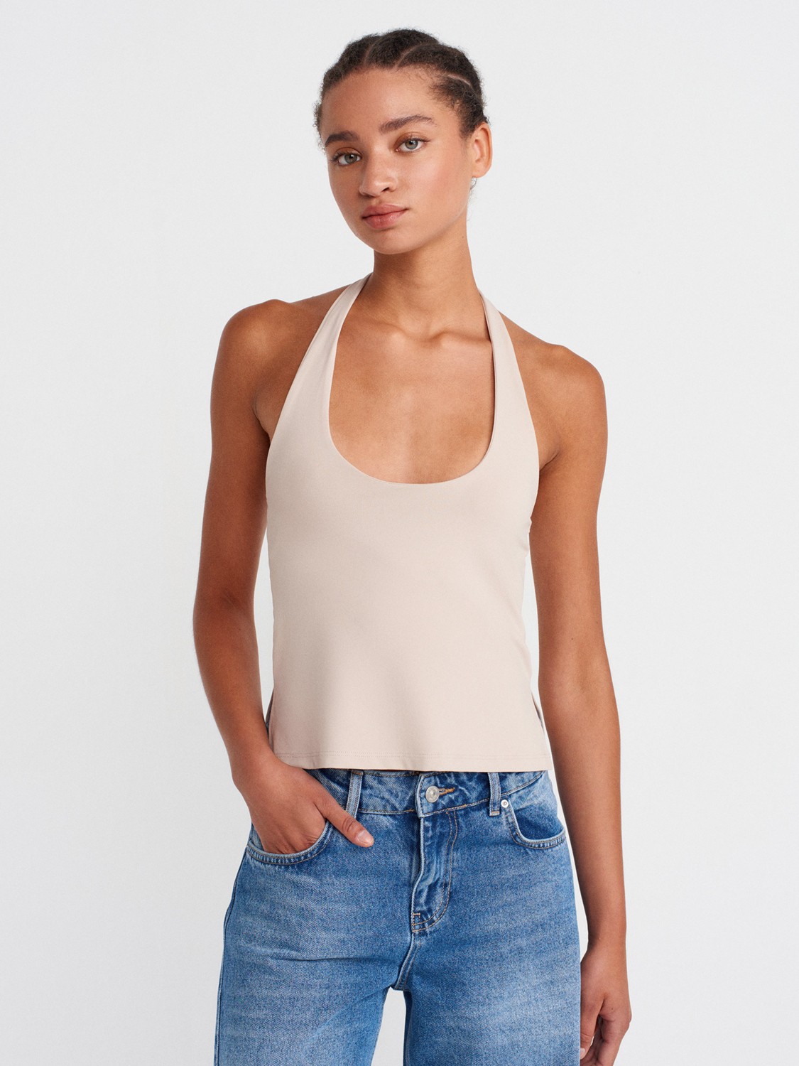 Dilvin 31753 Beyaz Halter Yaka Top Kolsuz Kadın Günlük Ürün %93 Naylon %7 Elastan