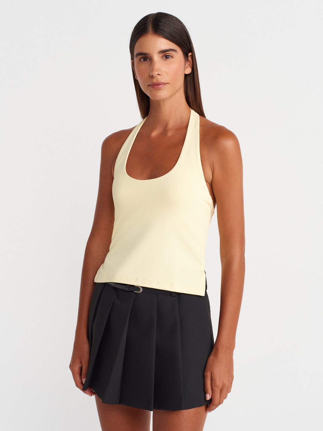 Dilvin 31753 Beyaz Halter Yaka Top Kolsuz Kadın Günlük Ürün %93 Naylon %7 Elastan