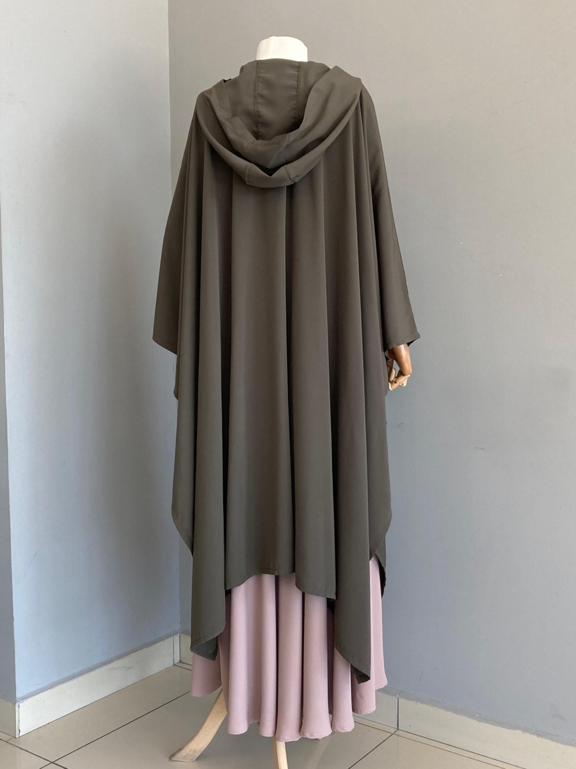 Bassell Medine Ipeği Kapüşonlu Yazlık Panço görsel 8