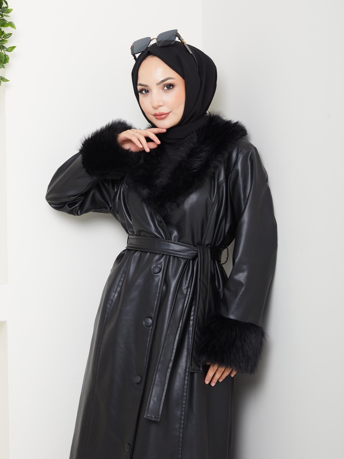 Harma Time Butik Kadın Kürk Detaylı Fermuarlı Uzun Astarlı Siyah Kap görsel 4