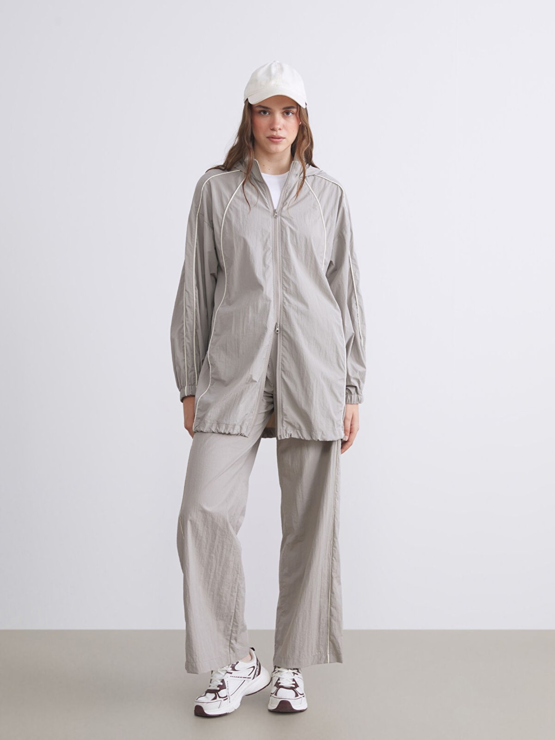 LC Waikiki Yeni Sezon Dik Yaka Oversize Kadın Yağmurluk görsel 2