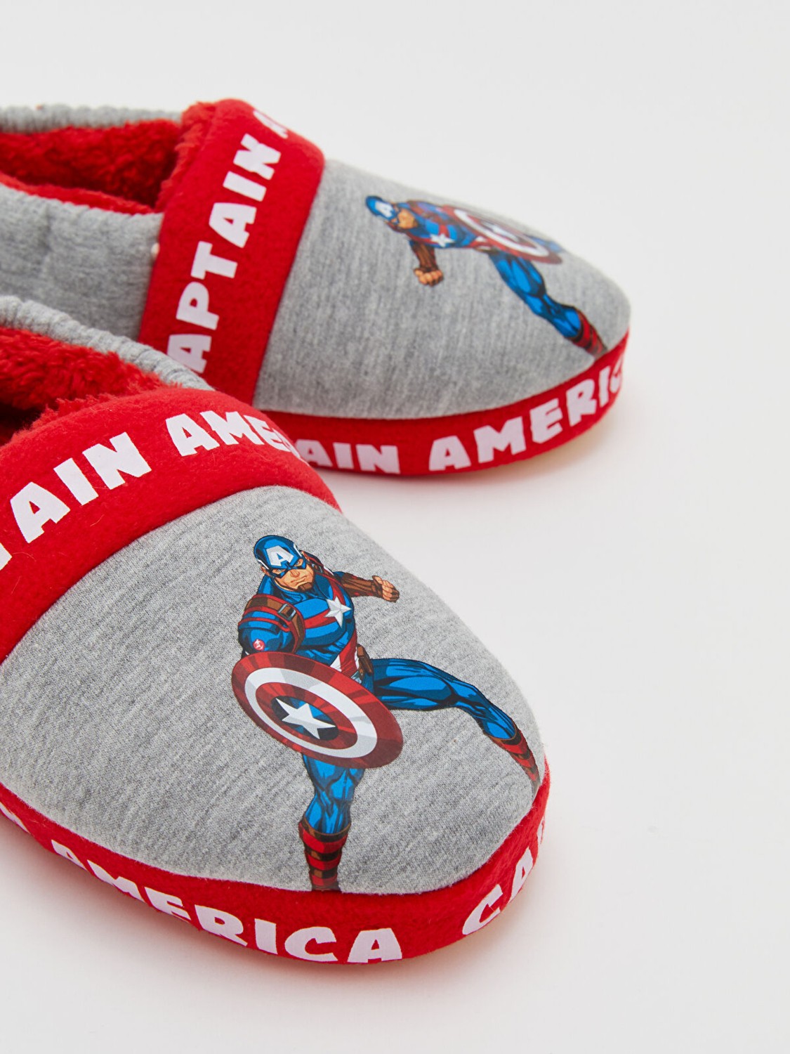 LC Waikiki Yeni Sezon Marvel Baskılı Erkek Bebek Panduf görsel 3