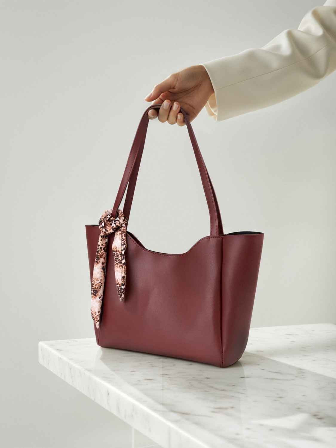 Mojeva Lumi Kadın Fular Hediyeli Fermuarlı Mıknatıs Kapamalı Shopper El ve Omuz Çantası