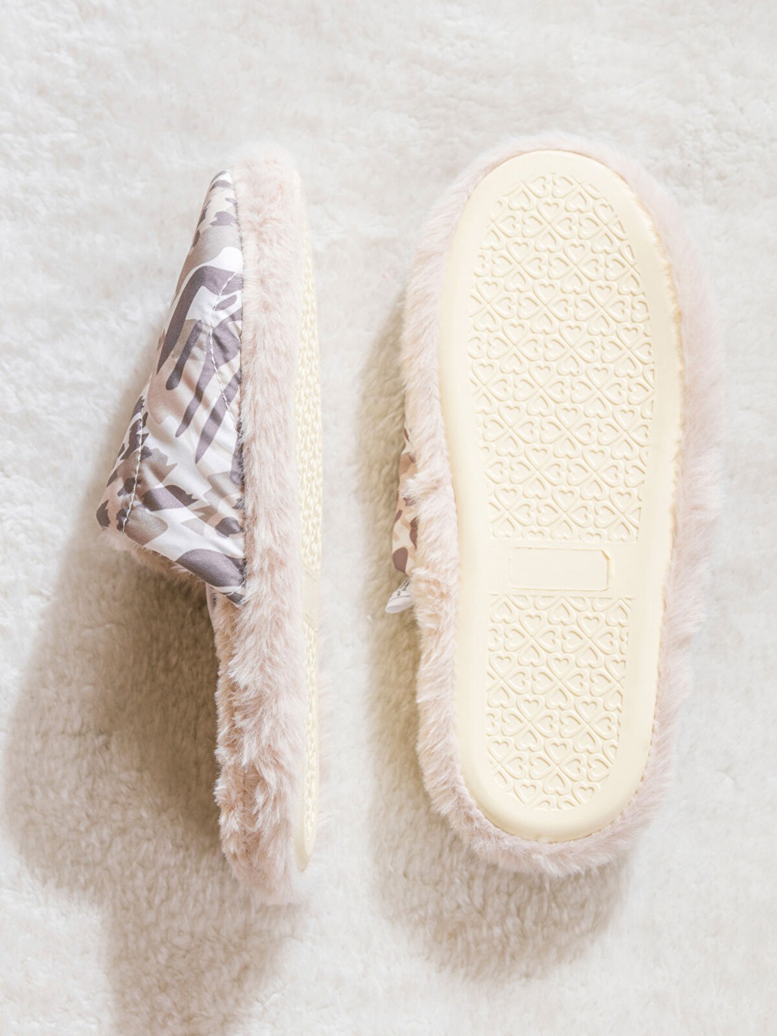 LC Waikiki Yeni Sezon Içi Tüylü Kadın Ev Terliği görsel 4