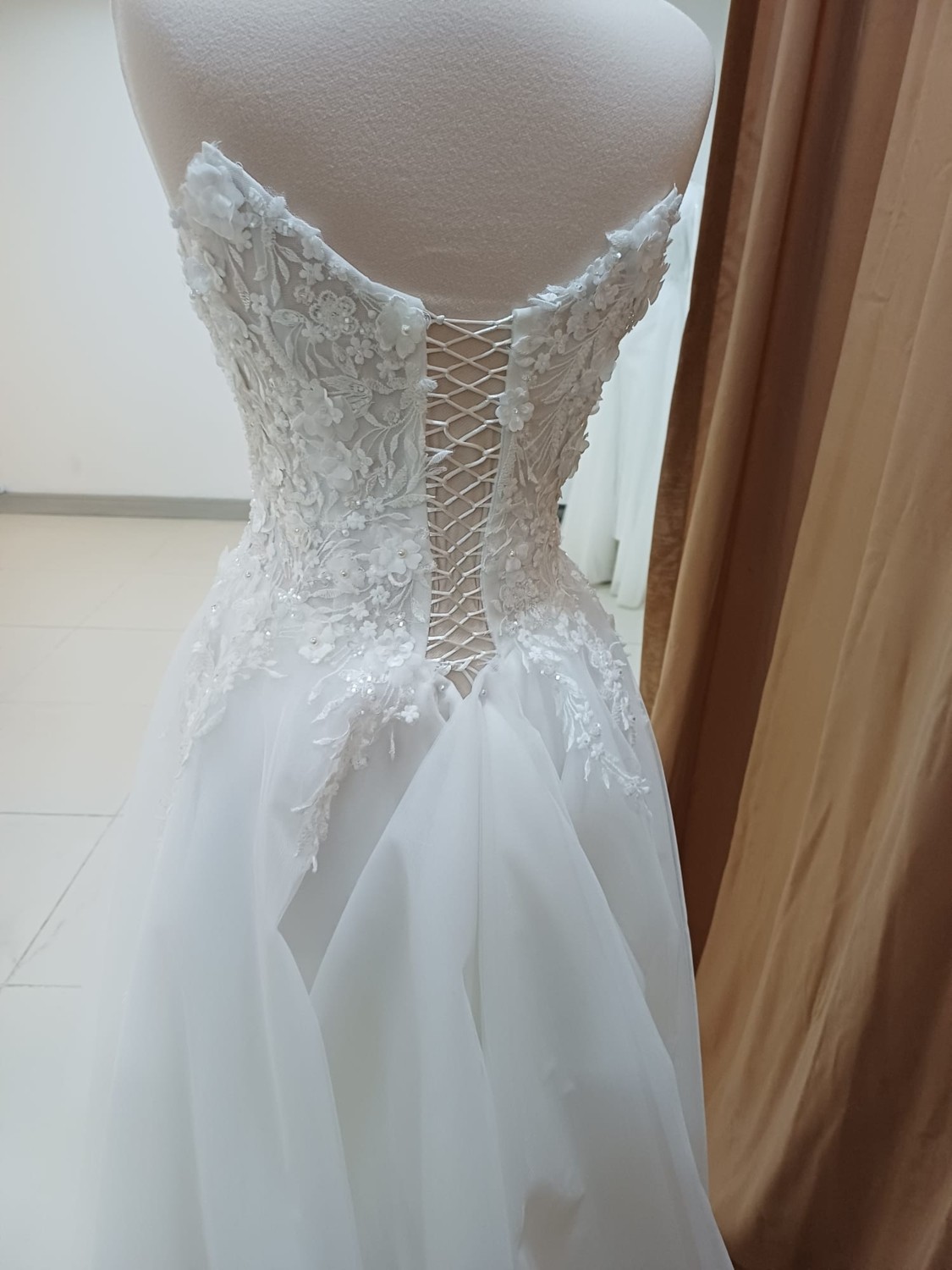 Zöhra Avcı Gelinlik Ve Moda Helen Gelinlik Modeli 3D Çicek Desenli görsel 2