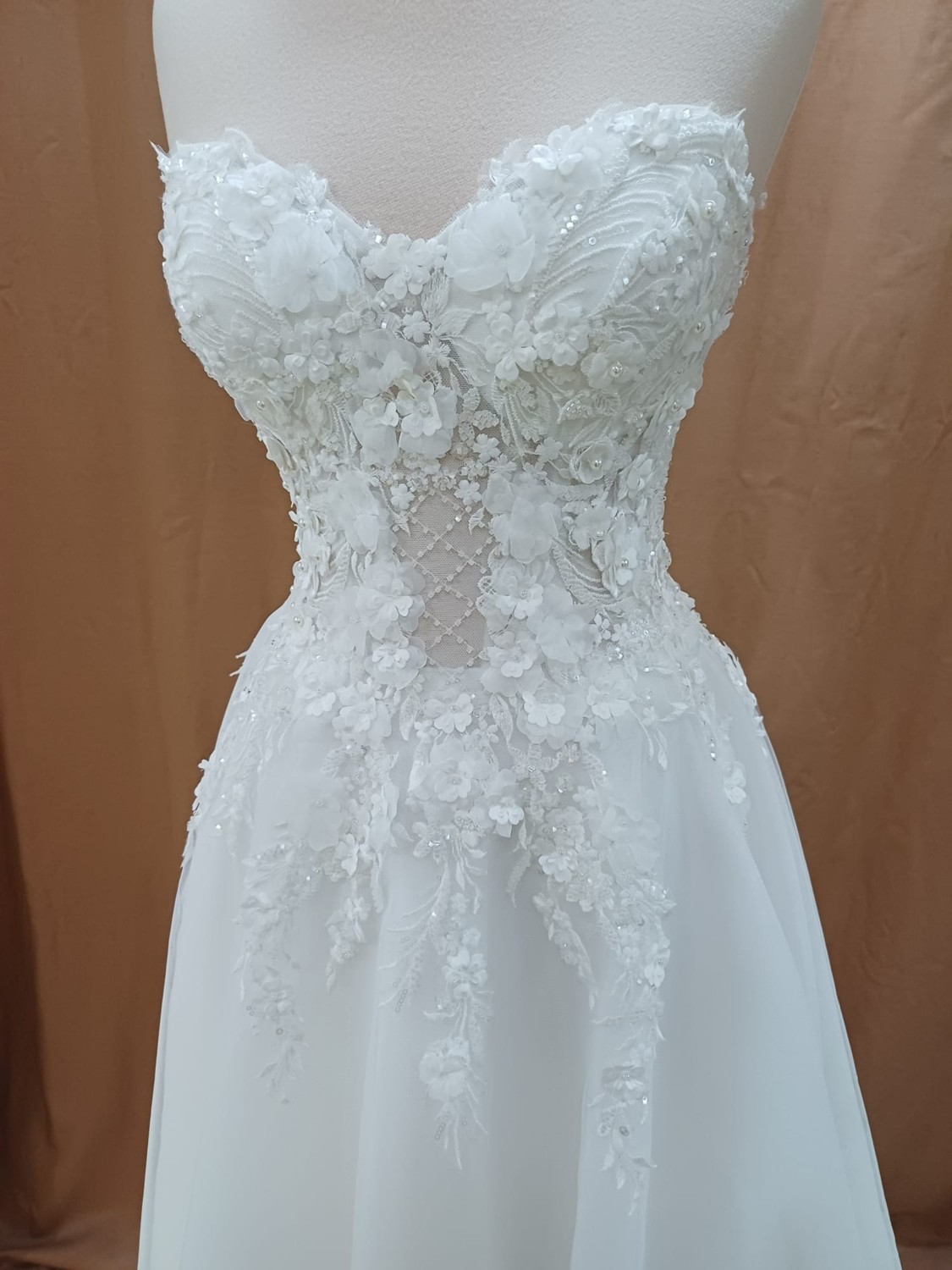 Zöhra Avcı Gelinlik Ve Moda Helen Gelinlik Modeli 3D Çicek Desenli görsel 3