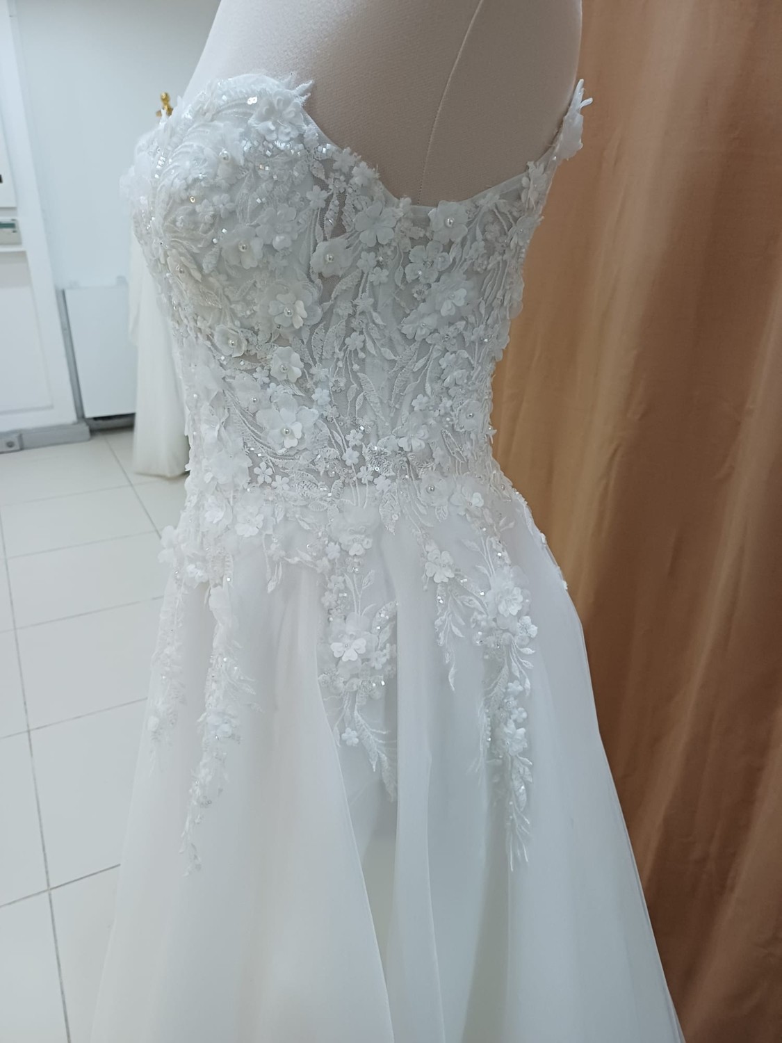 Zöhra Avcı Gelinlik Ve Moda Helen Gelinlik Modeli 3D Çicek Desenli görsel 4