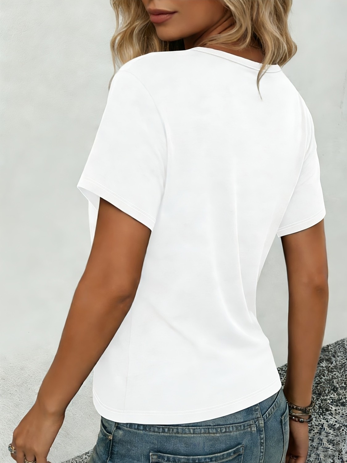 Mercoledi Kadın Kot Desenli Yıldız Baskılı Yarım V-Yaka Kollu Regular Kalıp Rahat T-Shirt görsel 2