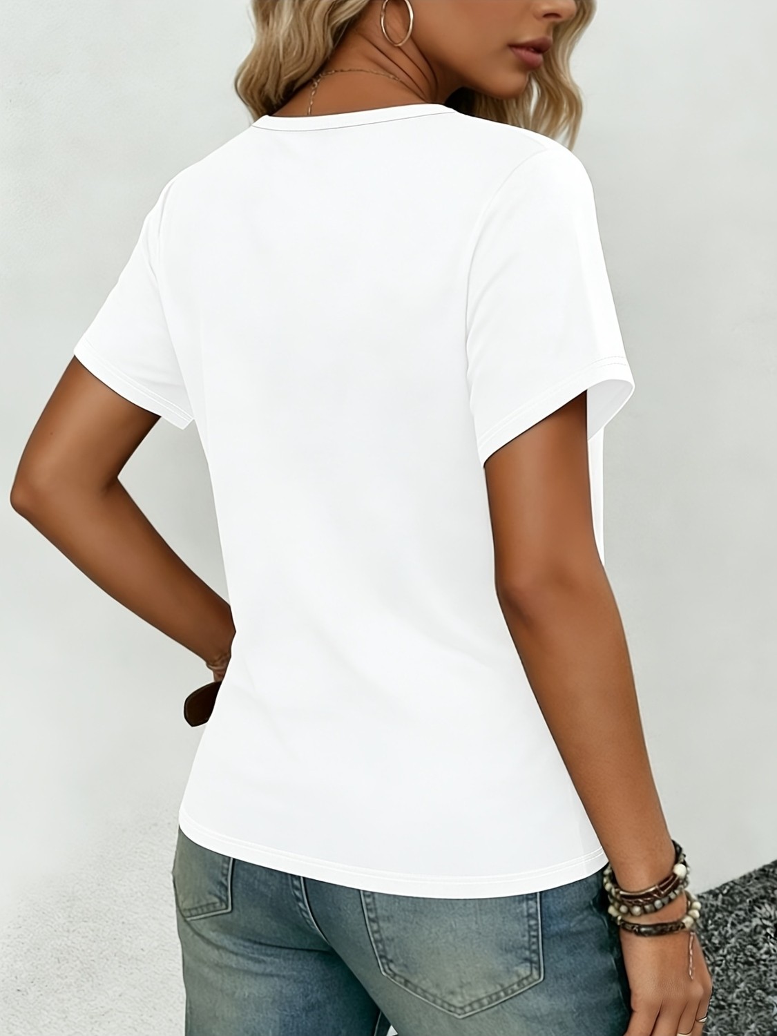 Mercoledi Kadın Kot Desenli Yıldız Baskılı Yarım V-Yaka Kollu Regular Kalıp Rahat T-Shirt görsel 3