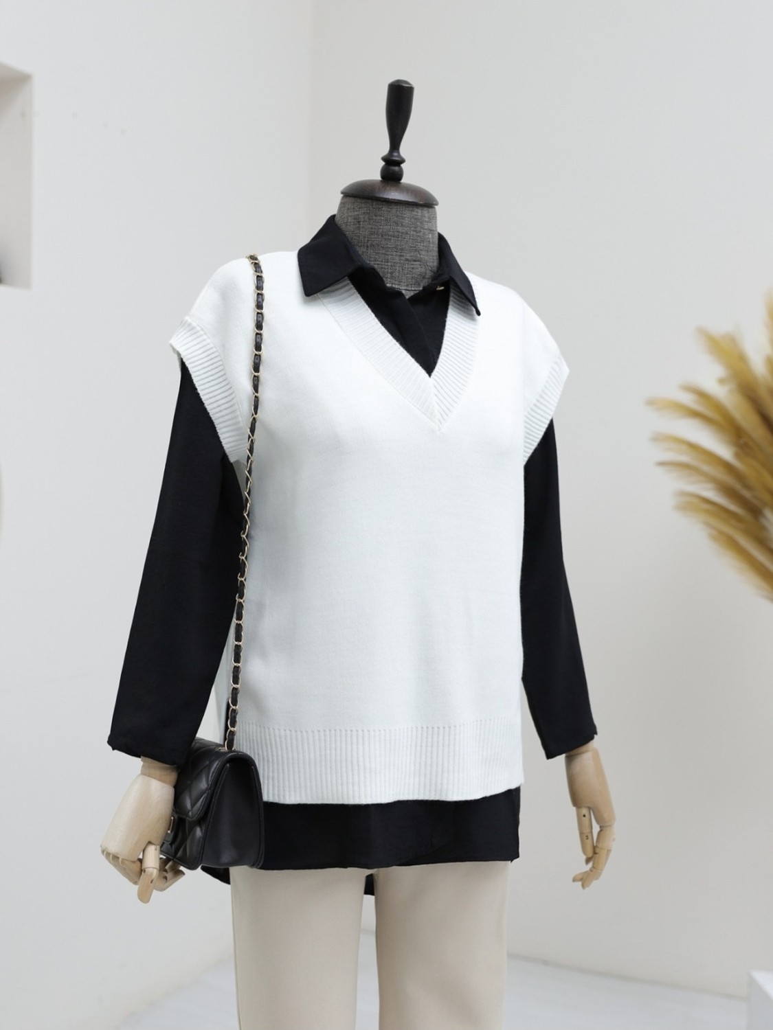 Moda Morfo Arkası Uzun V Yaka Yırtmaçlı Süeter -Ekru
