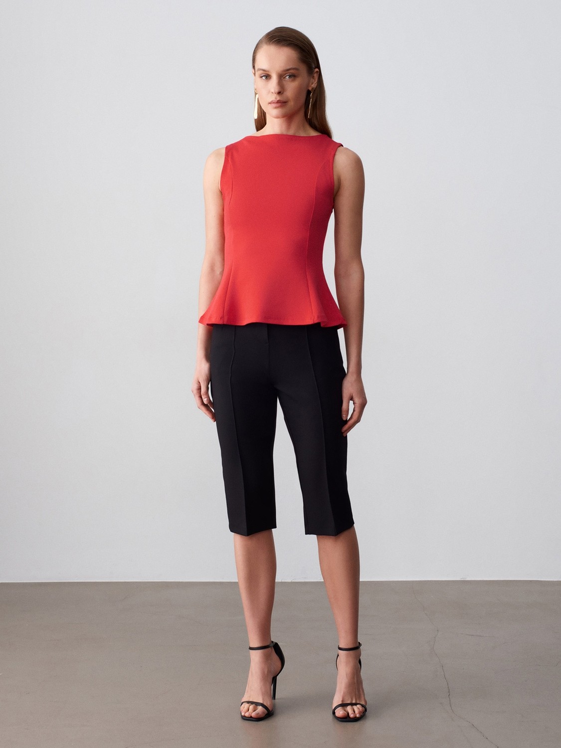 Dilvin DİLVİN Kayık Yaka Siyah Peplum Top Dar Kalıp Kadın Bluz %80 Pamuk %15 Polyester