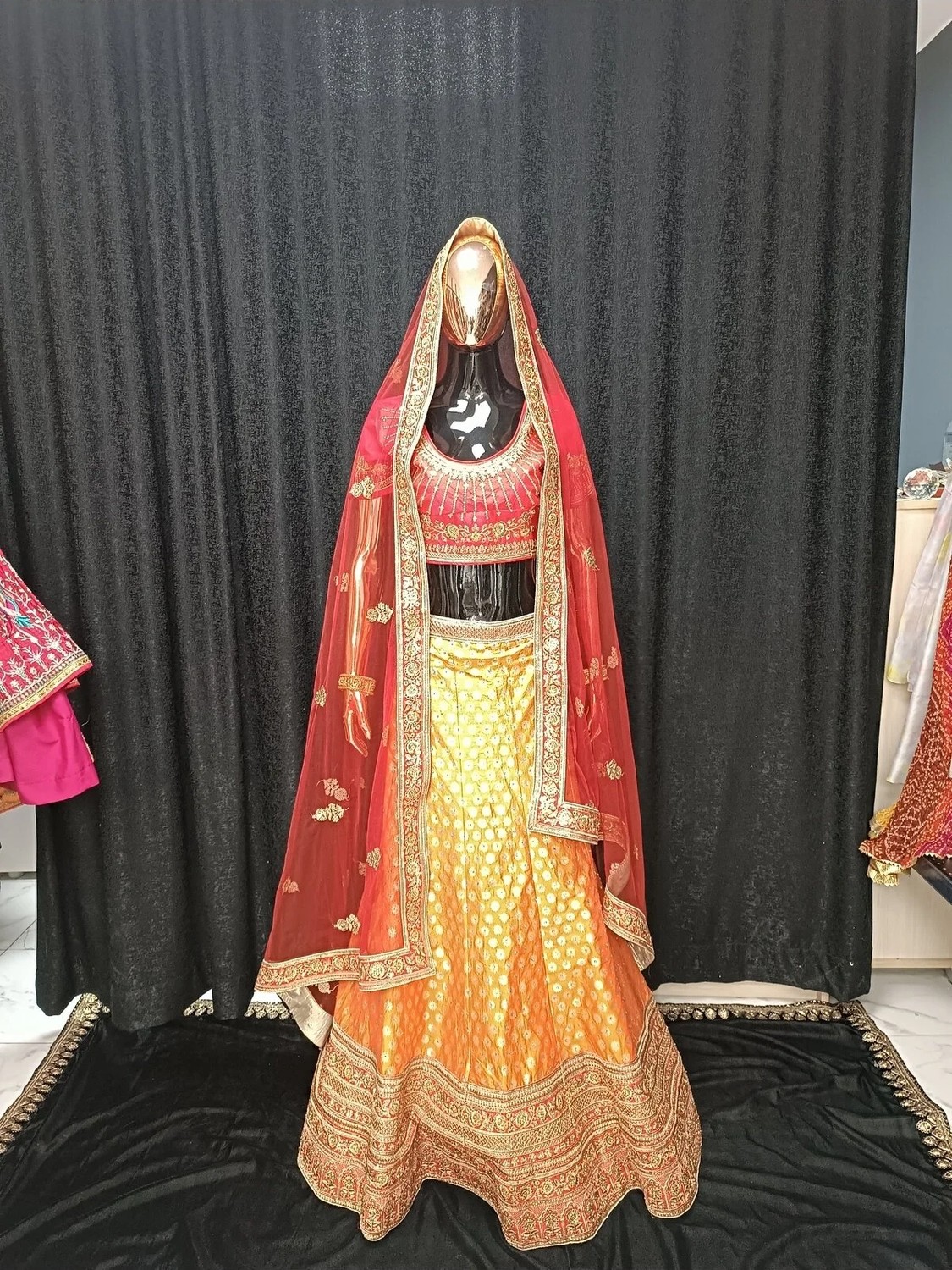 Aashiv's Collection Hintelbise