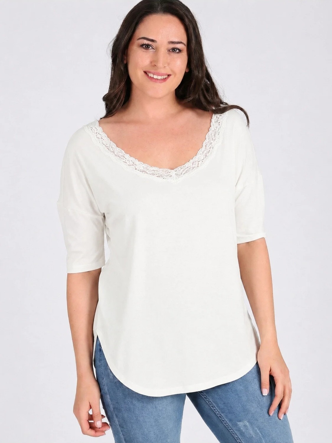 Curvy Trend Büyük Beden Geniş Dantel Yaka Yarım Kol Yan Yırtmaç Bluz