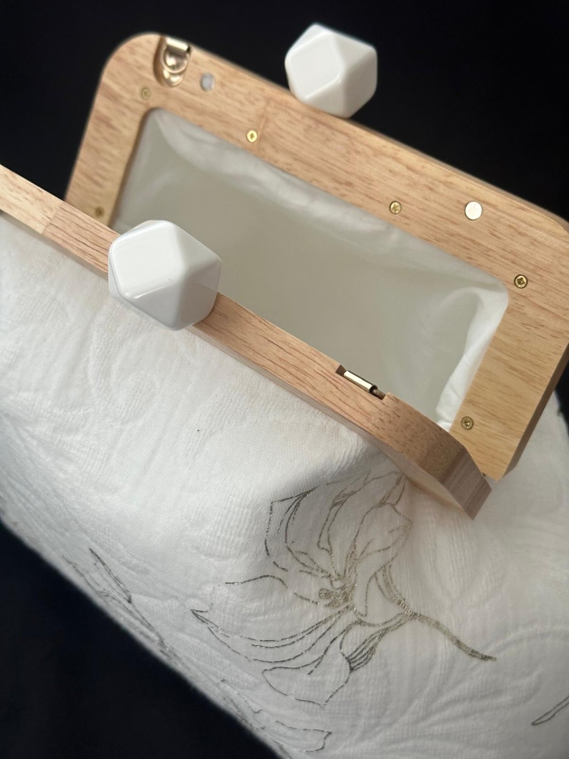 Züleyha'nın Renkleri Kadın Özel Tasarım El Işçiliği Bohem Ahşap Çerçeveli Klipsli Portföy-Clutch Çanta görsel 3