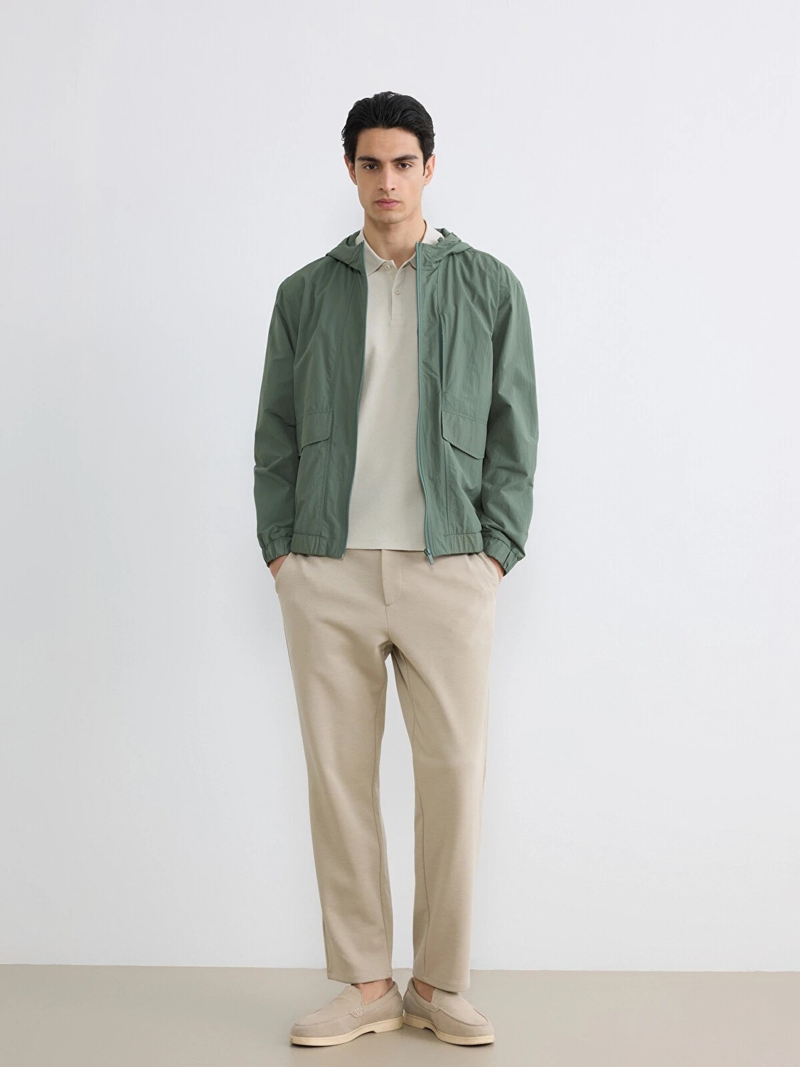 LC Waikiki Yeni Sezon Loose Fit Kapüşonlu Erkek Yağmurluk görsel 2