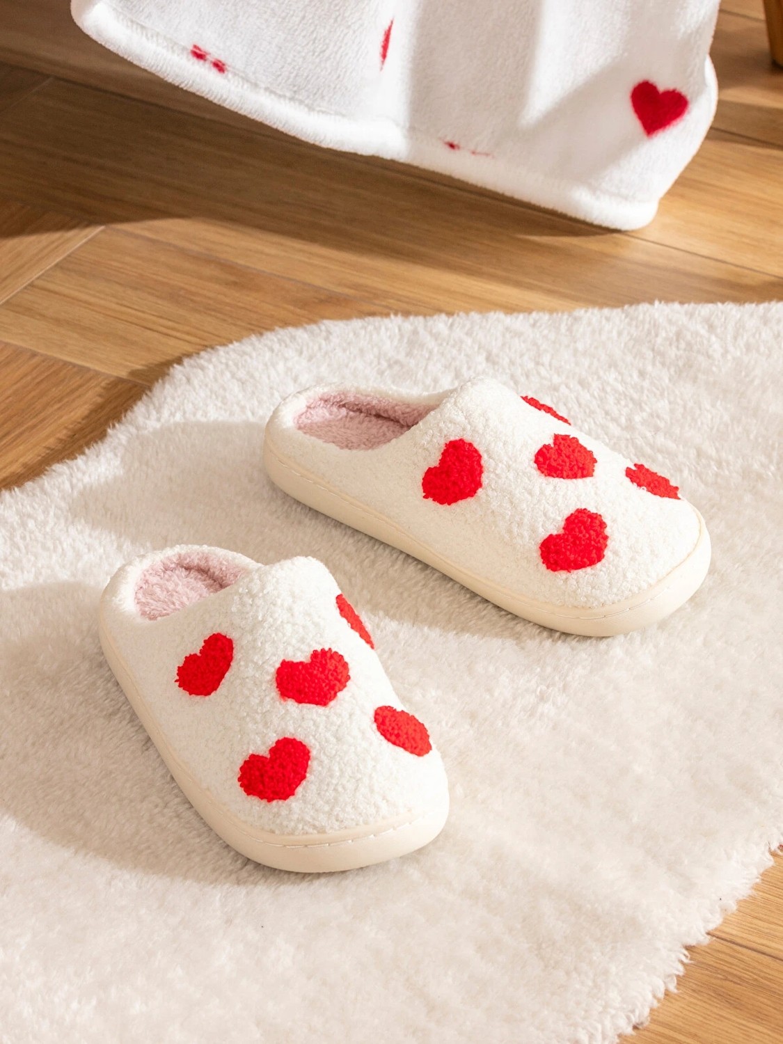 LC Waikiki Yeni Sezon Kalp Desenli Kadın Ev Terliği görsel 2