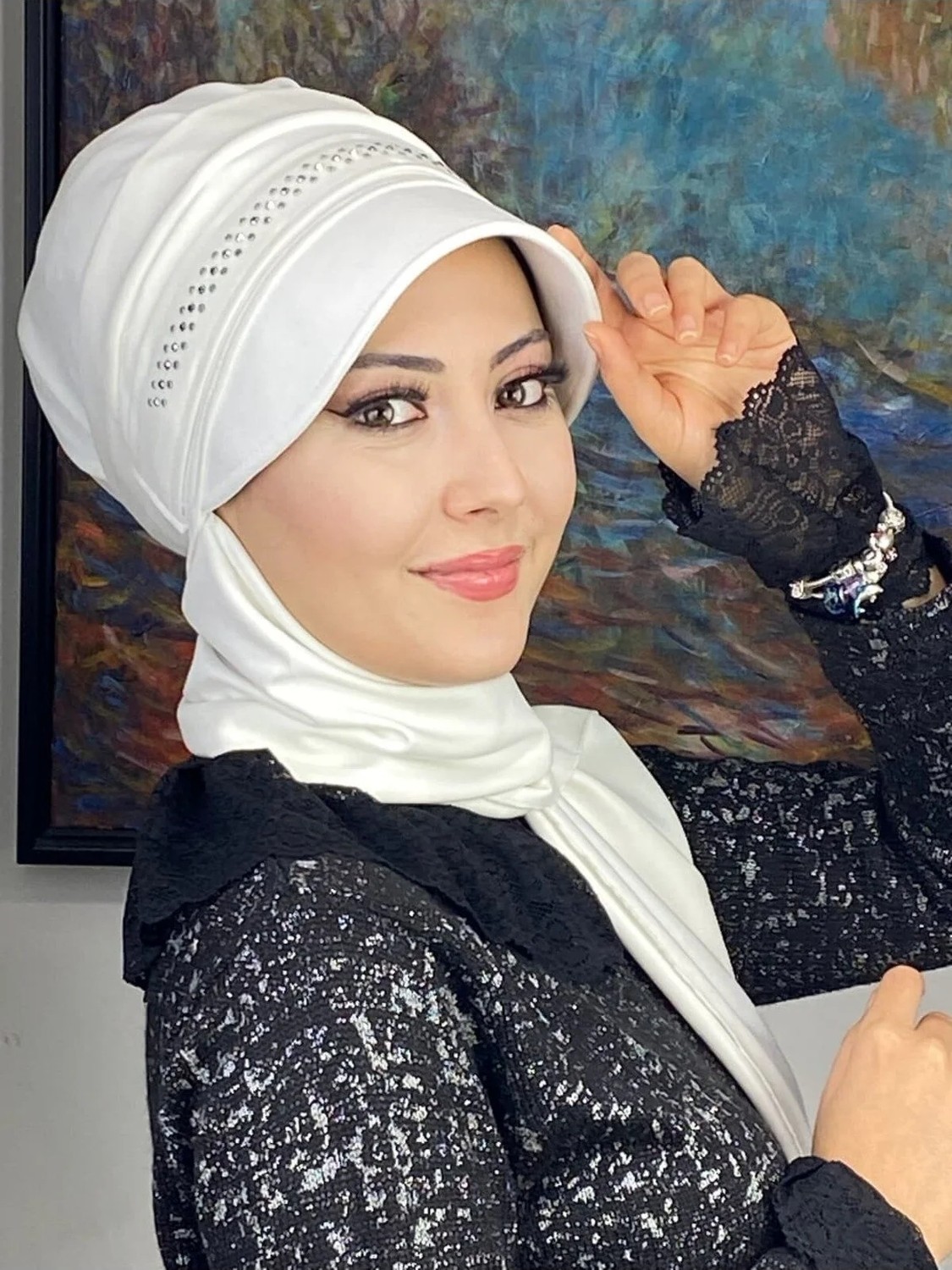 Butik Ambar 3 Sıra Beyaz Kare Taş Detaylı Baharlık Şapka görsel 2