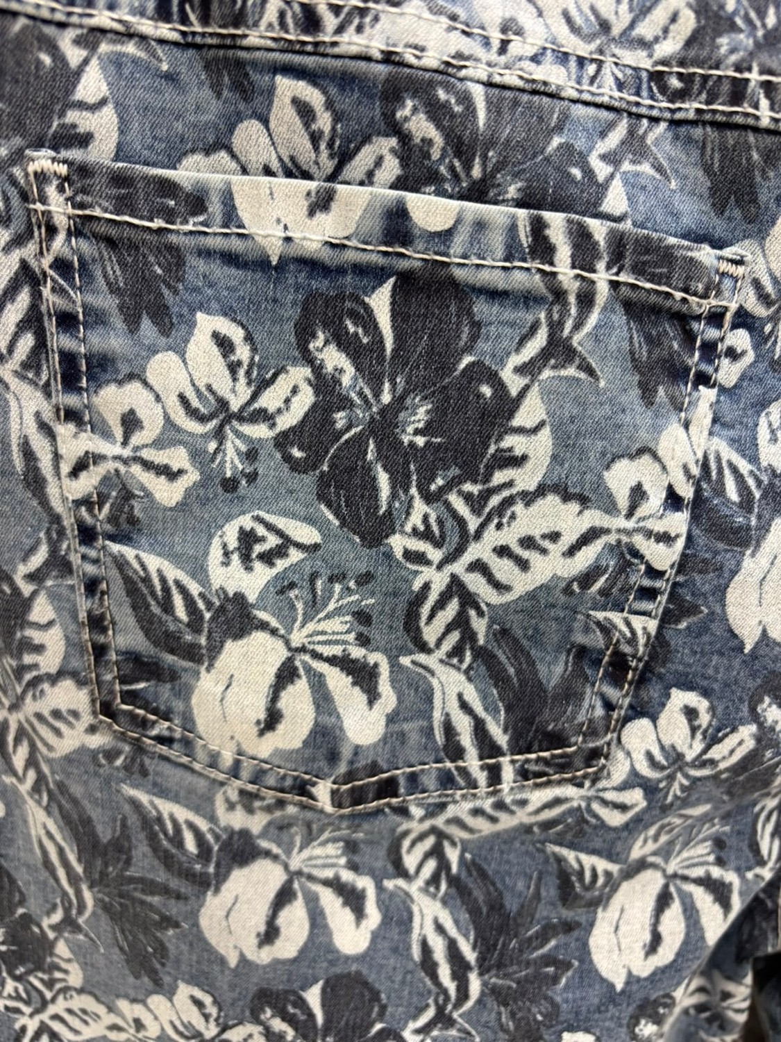 Trieste Wear Büyük Beden Çiçek Desenli Denim Kadın Kapri görsel 2