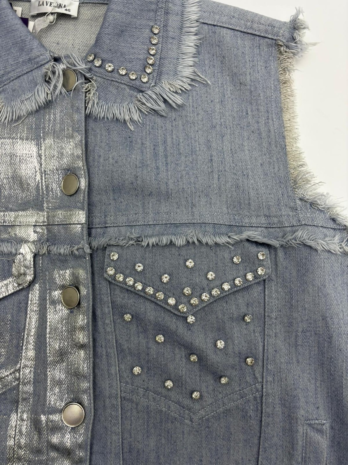 La Velina Büyük Beden Denim Yakalı Düğmeli Parlak Taşlı Kolsuz Eskitme Detaylı Kadın Yelek görsel 6