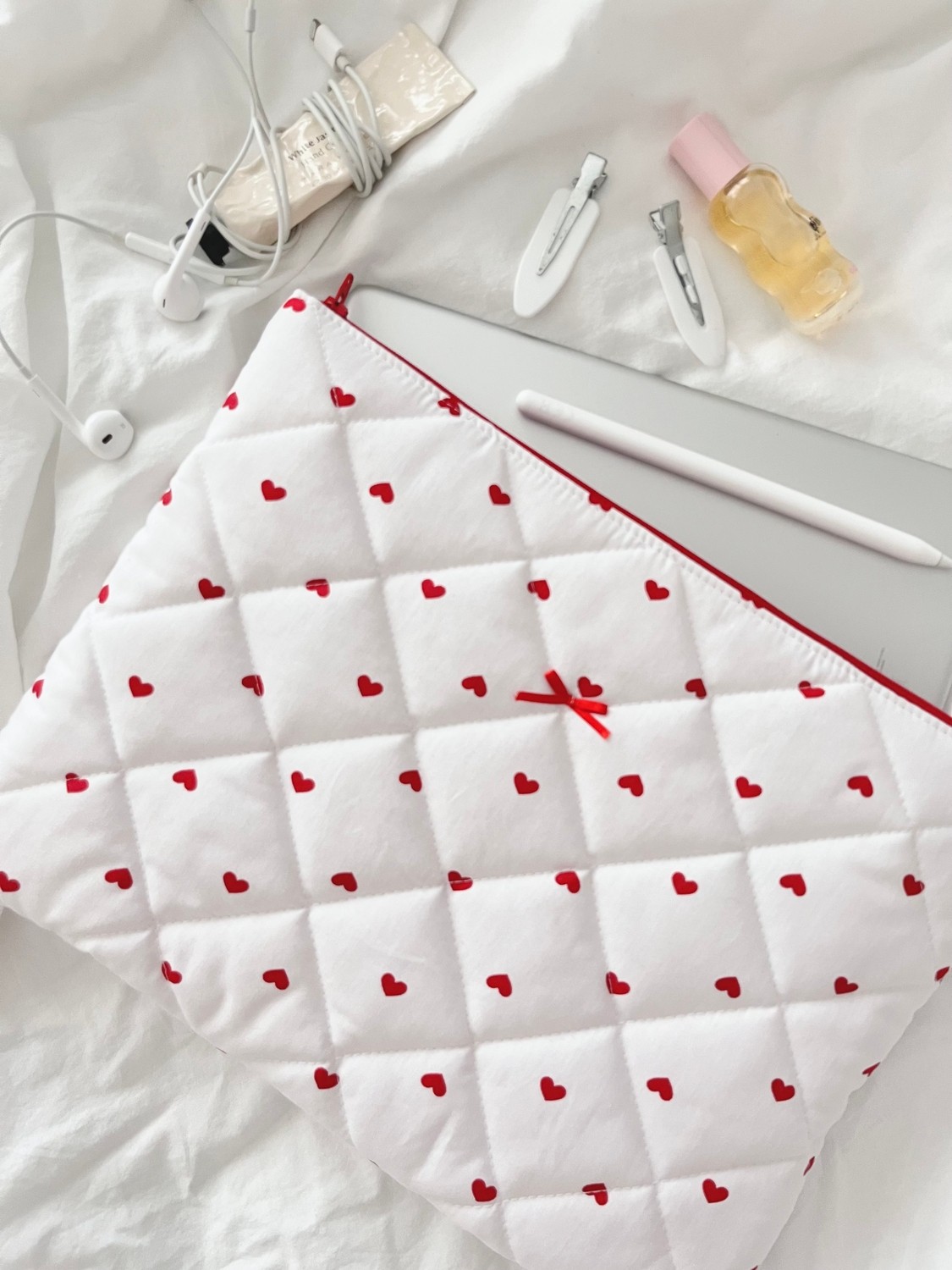 Luli Shop Kırmızı Kalp Desenli Kapitone 12-13 Inç Uyumlu Tablet Çantası - iPad Notebook Koruyucu Kılıf görsel 2
