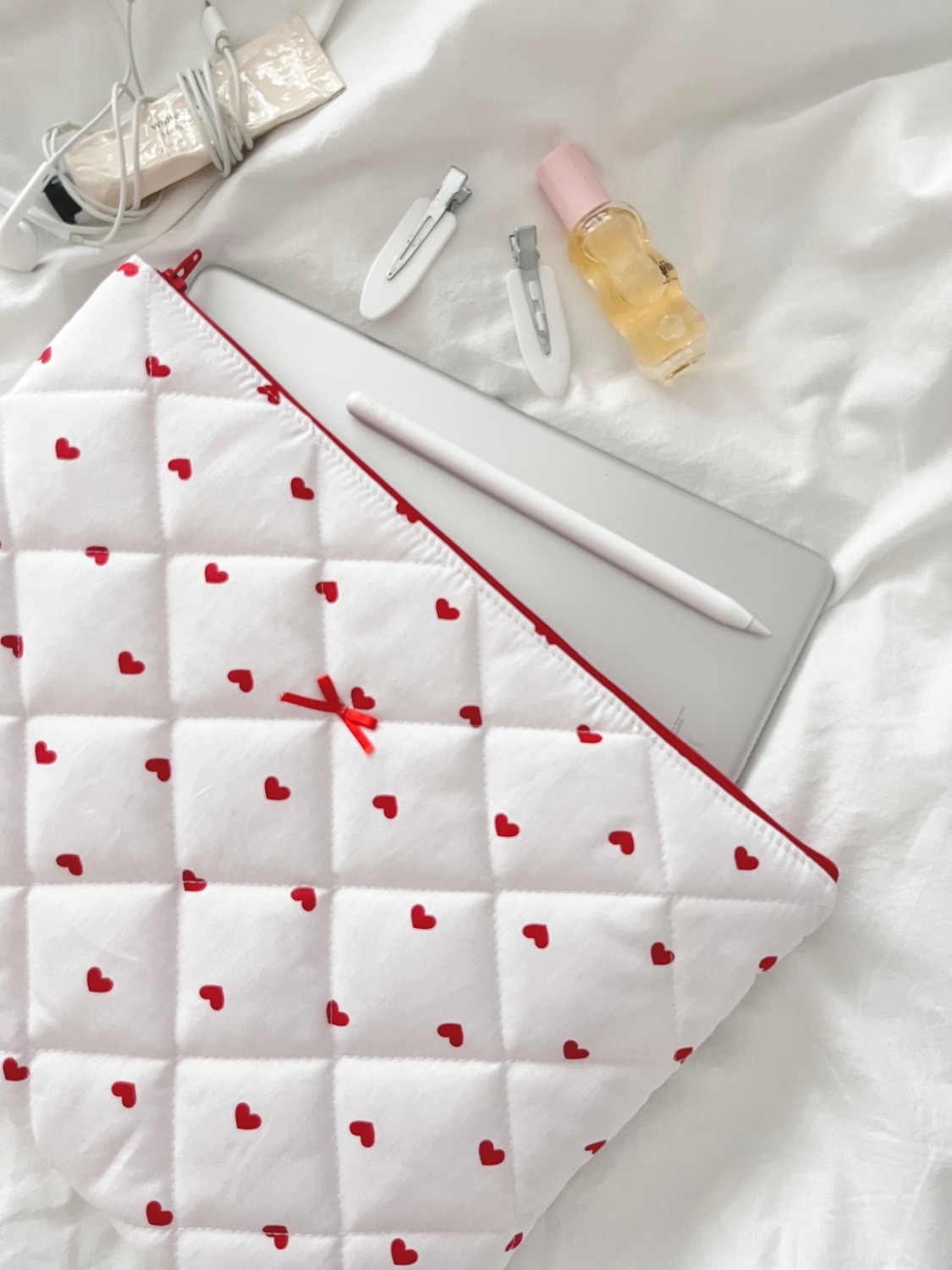 Luli Shop Kırmızı Kalp Desenli Kapitone 12-13 Inç Uyumlu Tablet Çantası - iPad Notebook Koruyucu Kılıf görsel 3