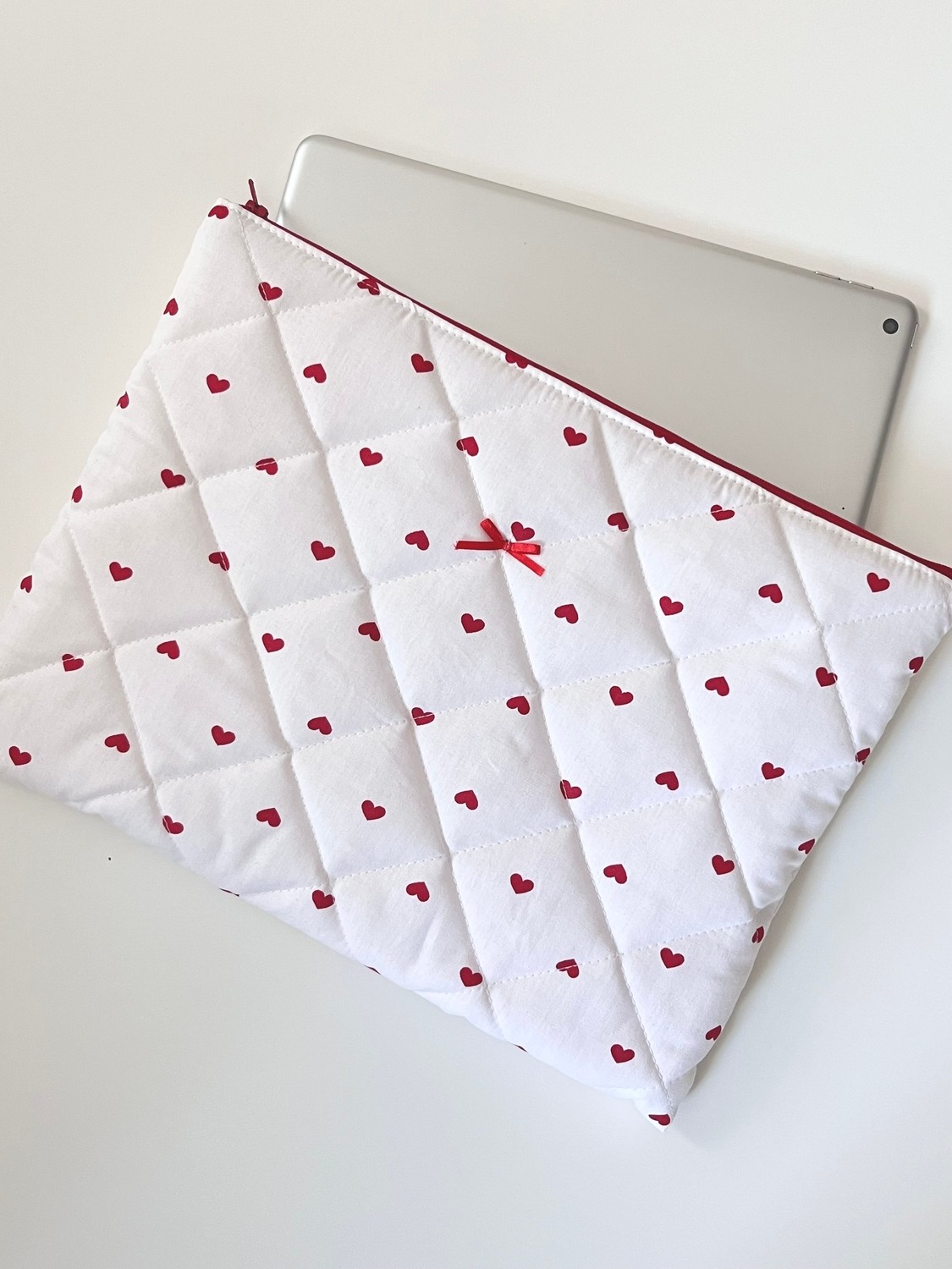 Luli Shop Kırmızı Kalp Desenli Kapitone 12-13 Inç Uyumlu Tablet Çantası - iPad Notebook Koruyucu Kılıf görsel 4