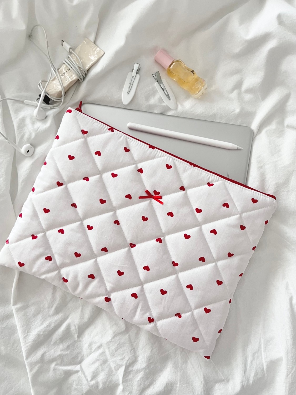 Luli Shop Kırmızı Kalp Desenli Kapitone 12-13 Inç Uyumlu Tablet Çantası - iPad Notebook Koruyucu Kılıf görsel 5